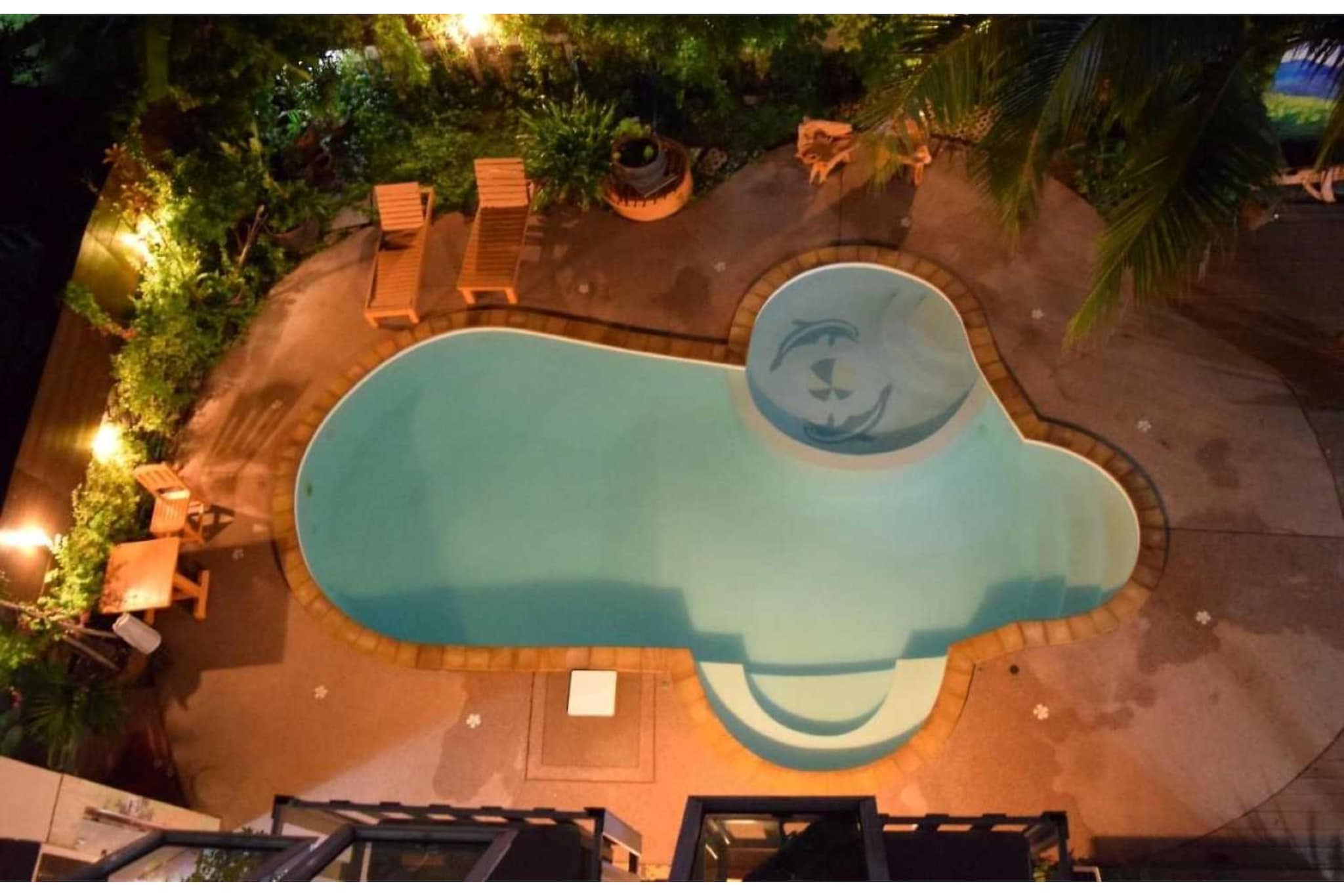 Welcome to your peaceful home away from home in the heart of Chiang Mai — a charming escape designed for comfort, ease, and a touch of Thai warmth. Ideal for friends, solo explorers, or small families, this Standard Twin offers a restful stay with all the essentials for a memorable visit.

🛏️ Standard Twin | Chill Stay in Chiangmai
◆ Two cozy single beds with fresh linens
◆ Air-conditioning for cool, restful nights
◆ Work desk for planning or productivity
◆ TV for unwinding after your adventures
◆ Option of private or shared bathroom
◆ Clean towels and basic toiletries included

🌿 Relax & Recharge
◆ Serene outdoor saltwater pool
◆ Tranquil garden with seating nooks
◆ Quiet, laid-back environment for total relaxation

📶 Convenient Amenities
◆ Free Wi-Fi throughout the homestay
◆ Daily housekeeping keeps your space tidy
◆ 24/7 security for your peace of mind
◆ Tour desk and luggage storage for smooth travel
◆ Complimentary on-site parking

📍 Central Chiang Mai Location
◆ Just 4 km from Chiang Mai International Airport
◆ Walking distance to Chiang Mai Gate
◆ Near iconic temples like Chedi Luang & Wat Phra Singh
◆ Surrounded by cozy cafés, vibrant markets, and eateries