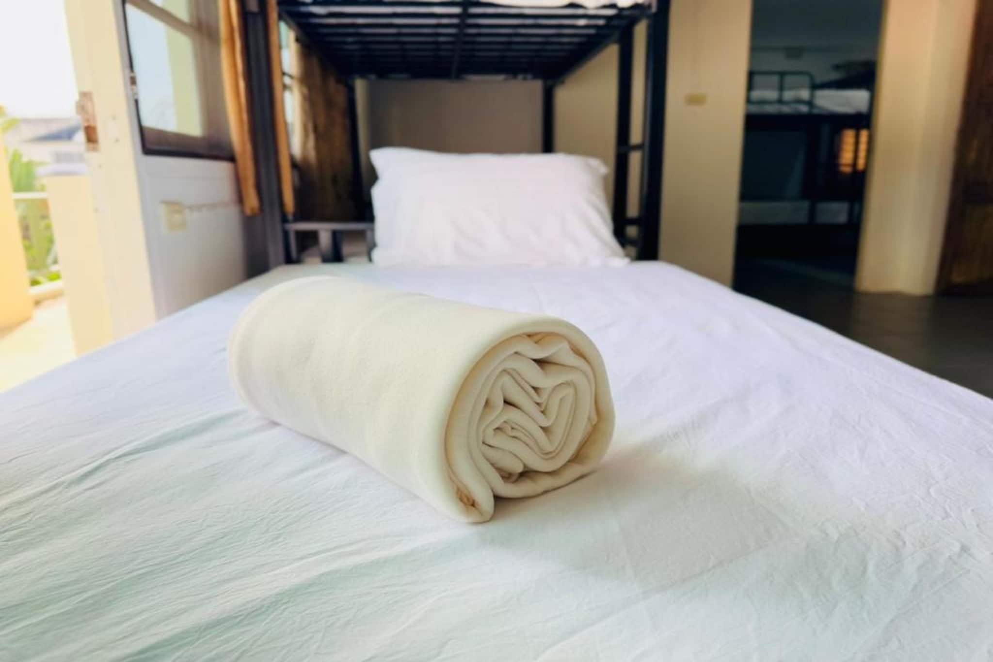 Ground floor: (bedroom(Internet access, bunk bed, TV, seating area, air conditioning), bathroom(shower, washbasin, toilet, urinal, Essentials))