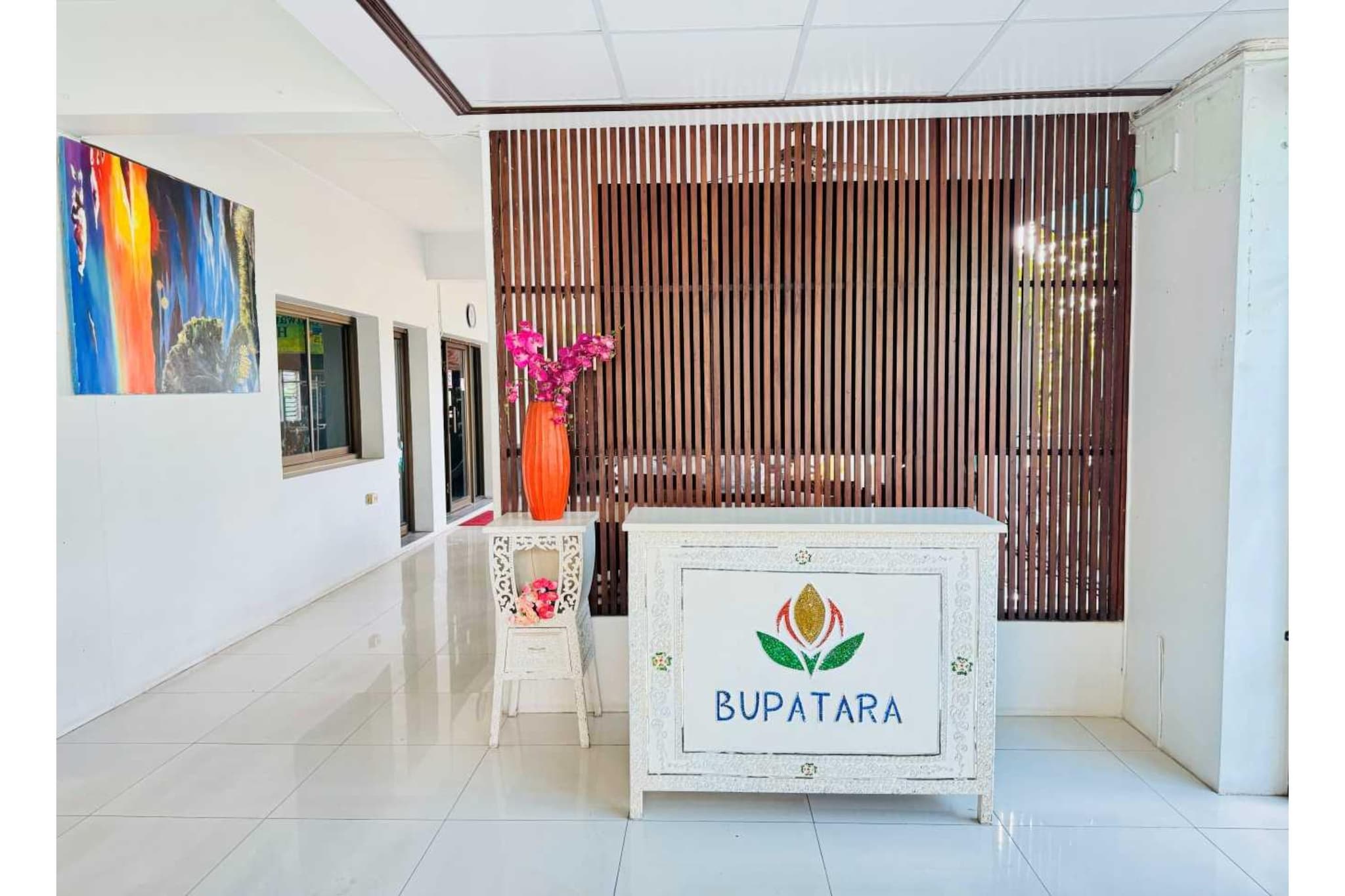 Ground floor: (bedroom(Internet access, double bed, TV, seating area, air conditioning), bathroom(shower, washbasin, toilet, bidet, urinal, Essentials))