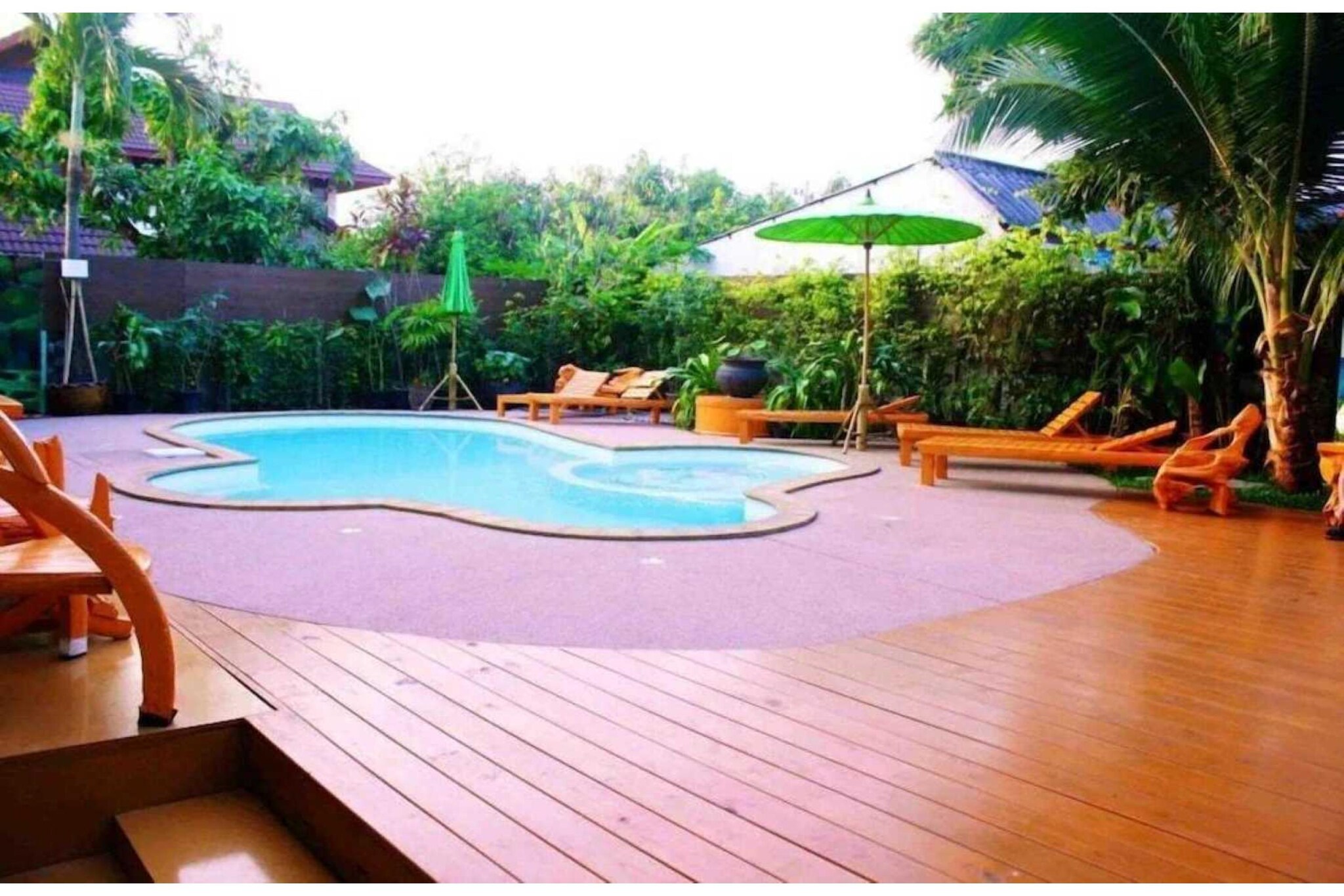 Ground floor: (bedroom(Internet access, single bed, single bed, TV, seating area, air conditioning), bathroom(shower, washbasin, toilet, urinal, Essentials))