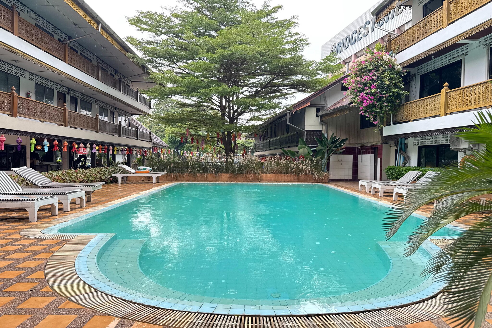 Ground floor: (bedroom(double bed, TV, seating area, air conditioning, telephone), bathroom(shower, Towels incl., shampoo, body soap, Essentials))