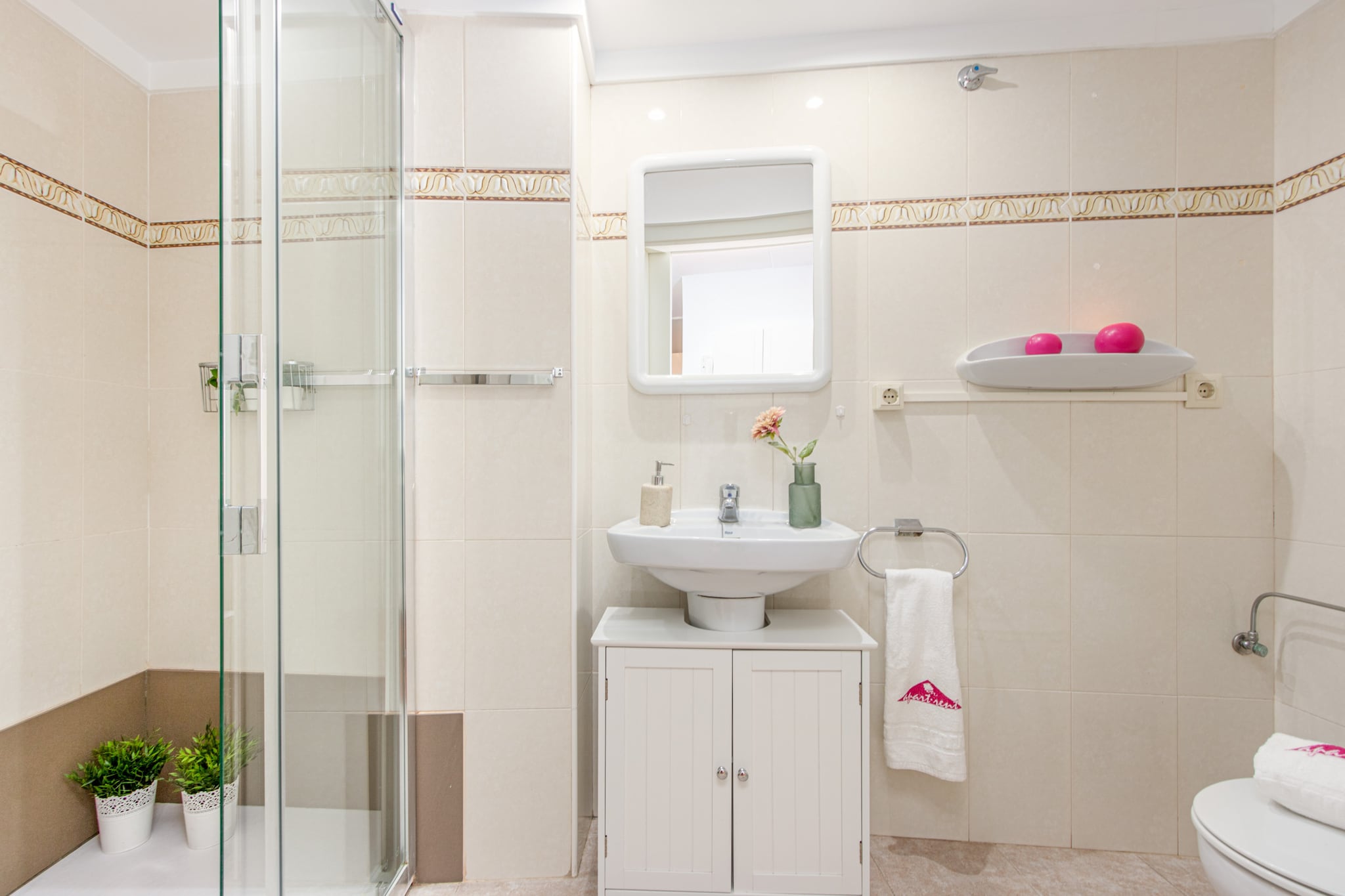 2006-AV. RHODE 89 Entresol +PRK4-5-Salle de bain