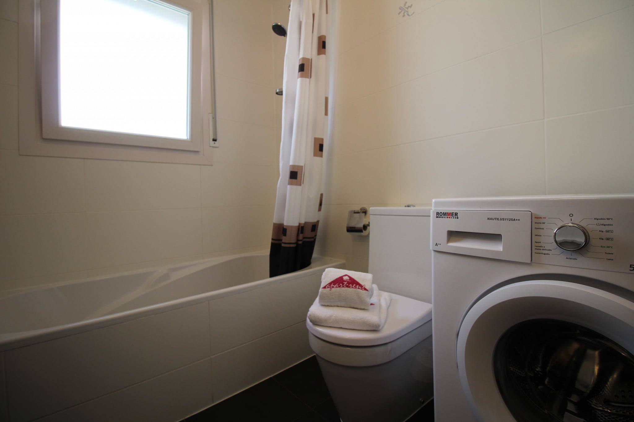 0119-MONTSENY 99-Badkamer