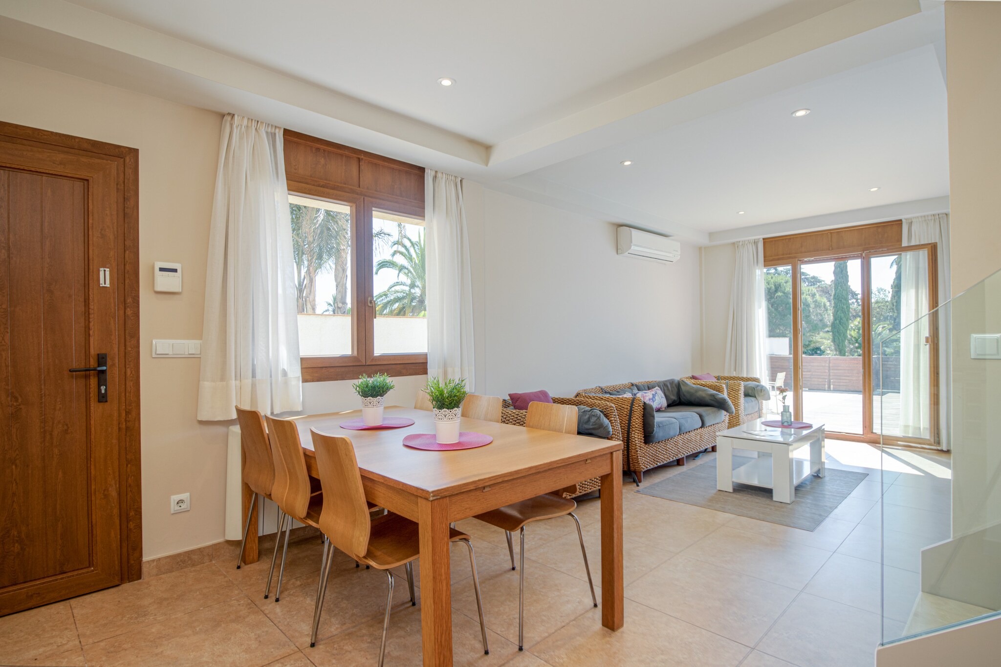 0106-LLOBREGAT 15 A-Eetkamer