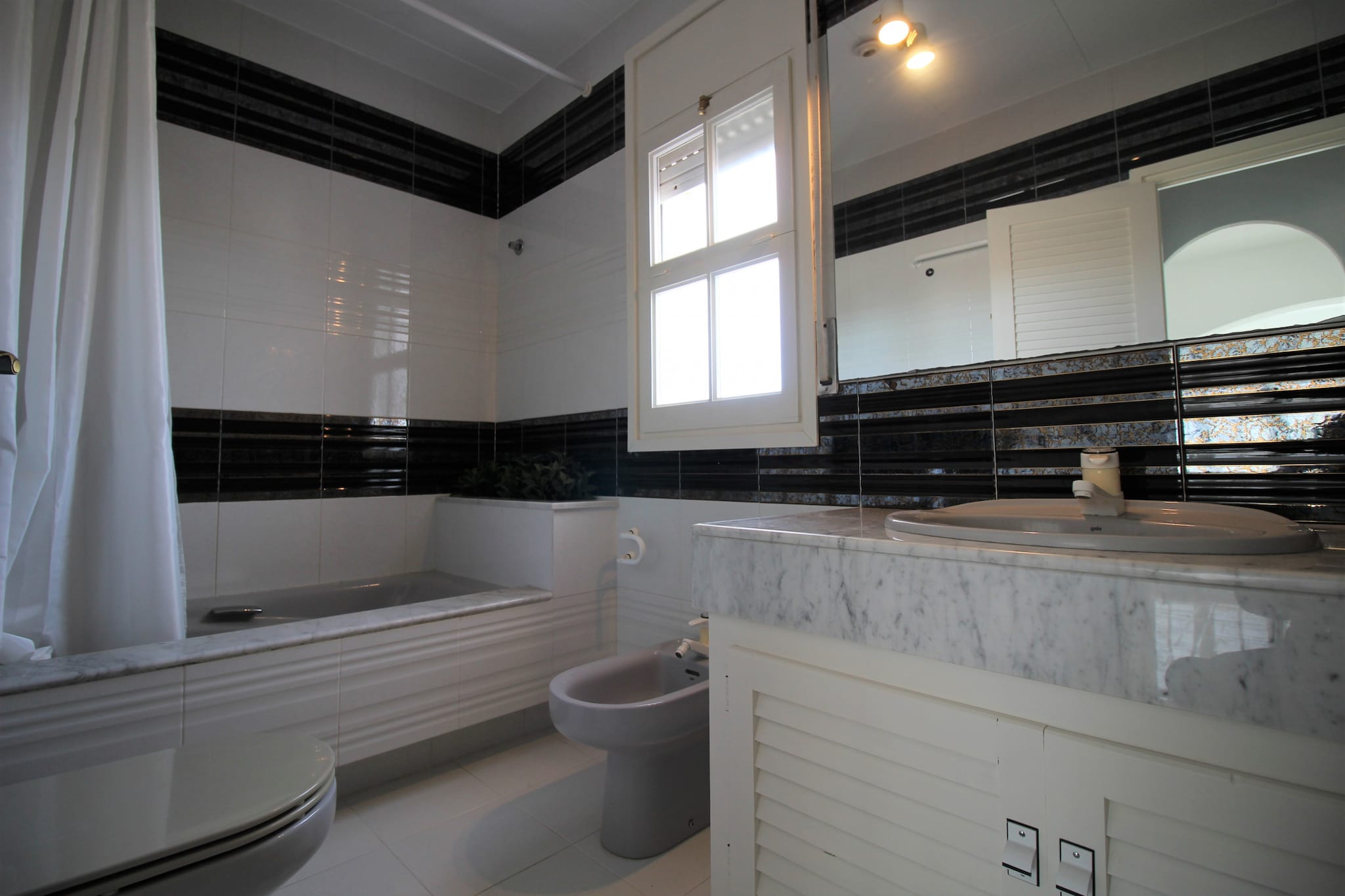 0024-BAHIA 67 C-Badkamer
