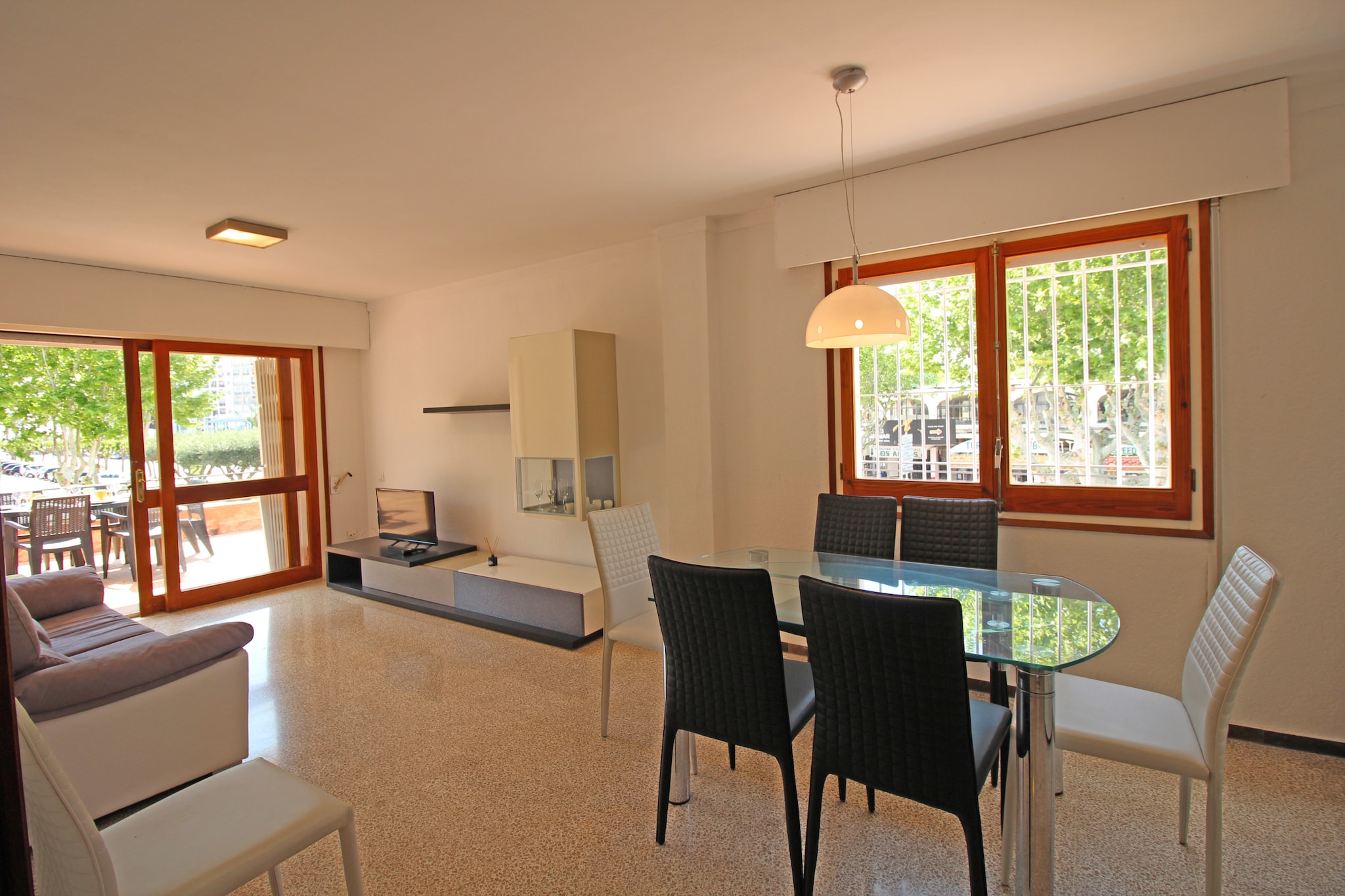 8001-SANT MORI 16 1º 11-Salle à manger