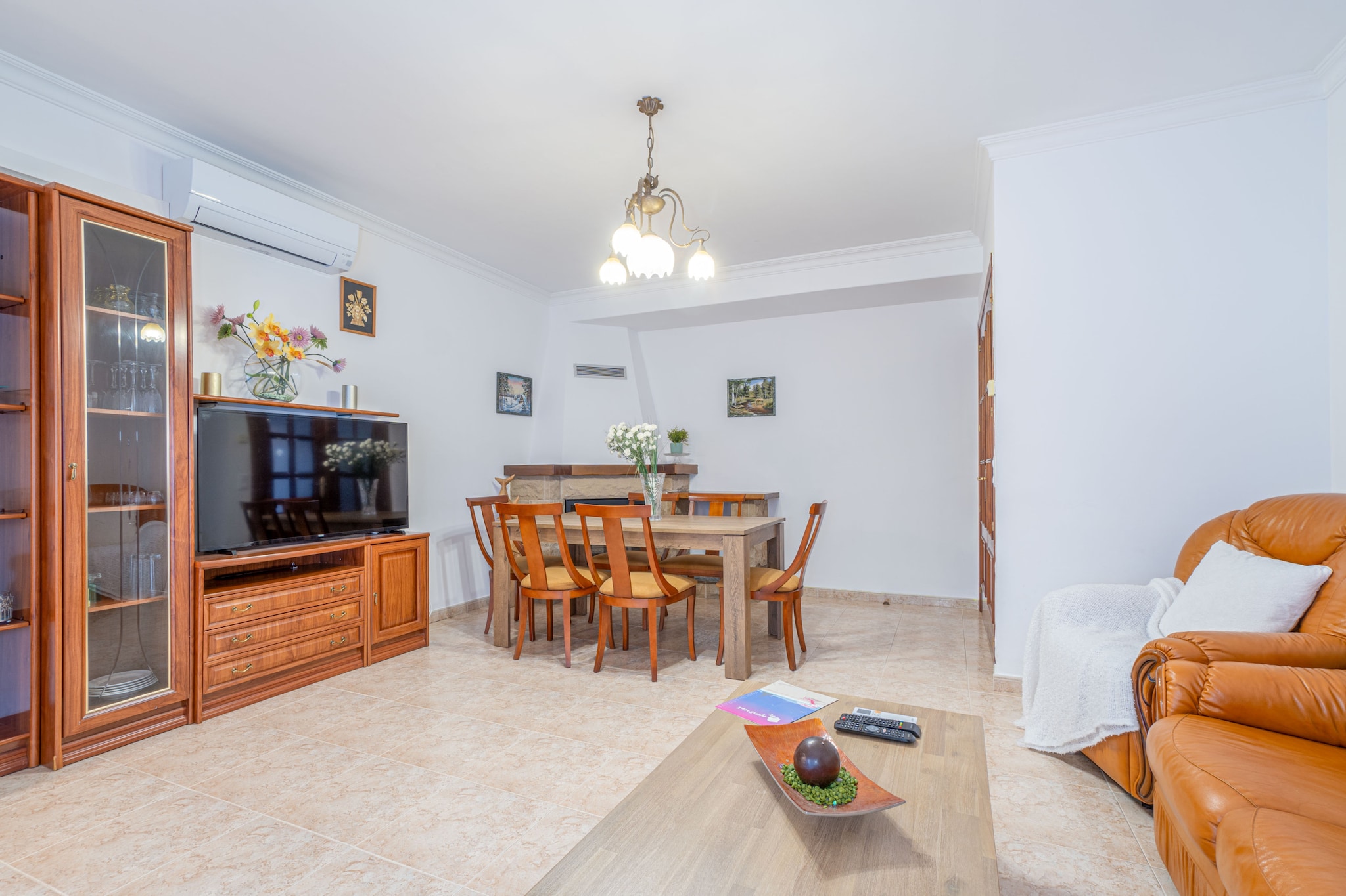 0007-REQUESENS 63 B-Dining room