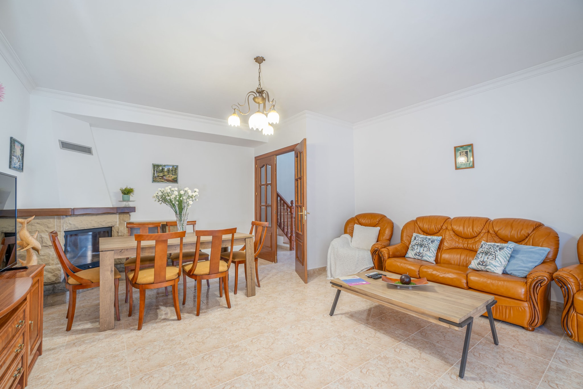 0007-REQUESENS 63 B-Living room