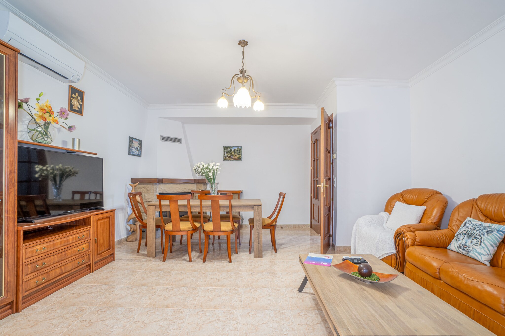 0007-REQUESENS 63 B-Dining room