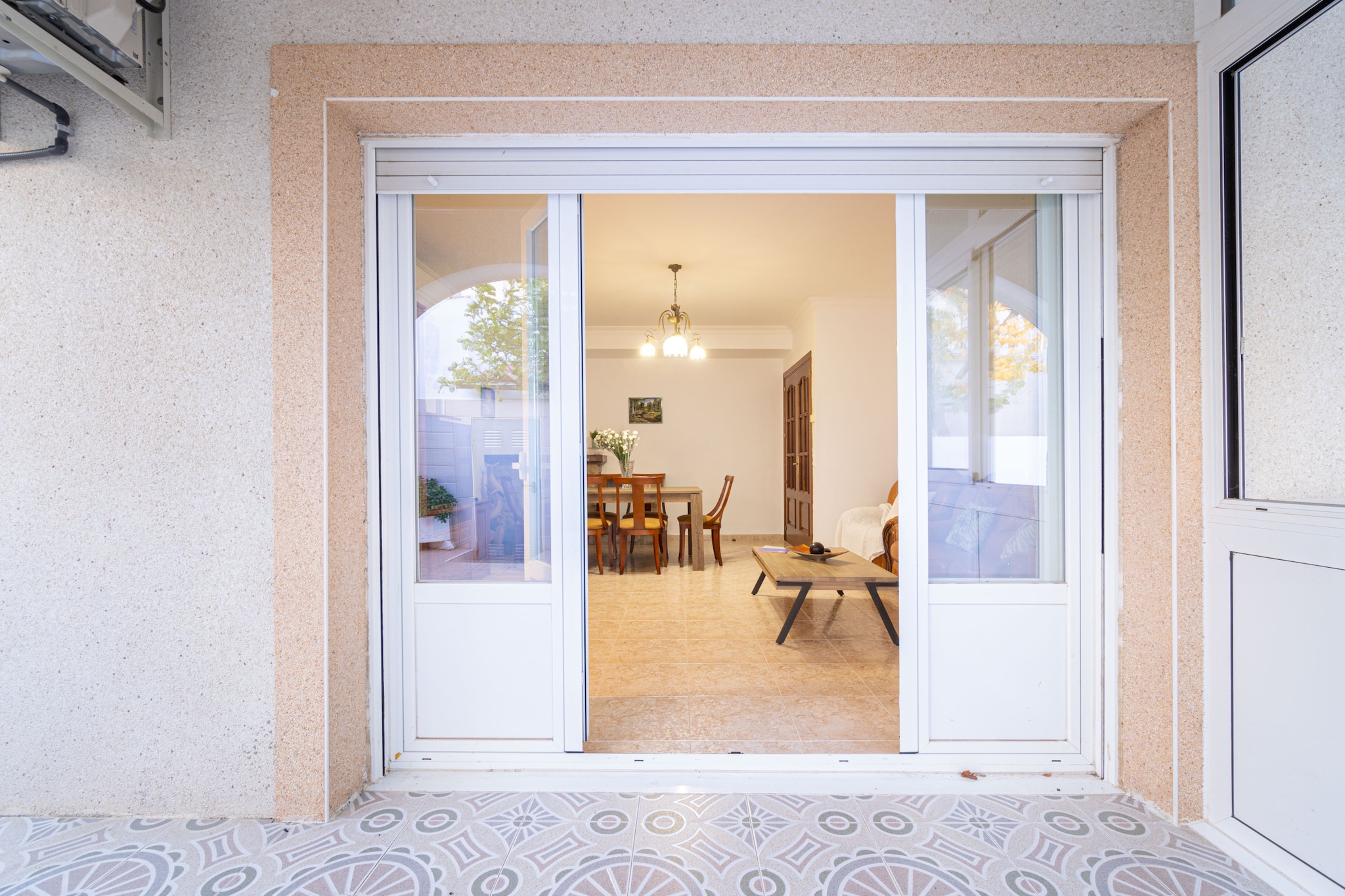 0007-REQUESENS 63 B-Reception hall