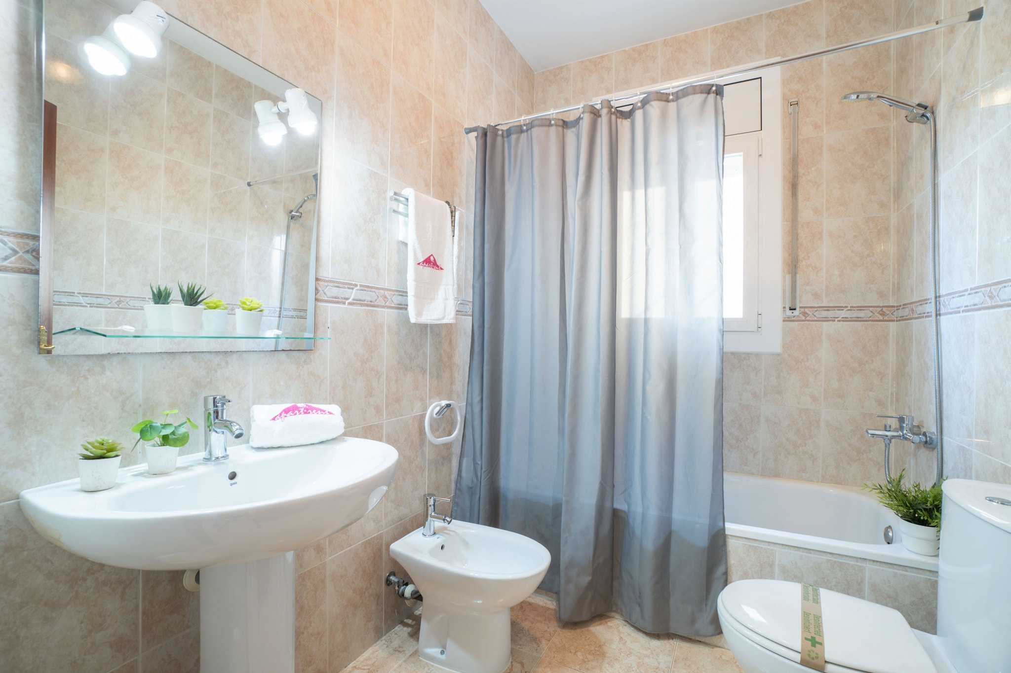 0007-REQUESENS 63 B-Bathroom