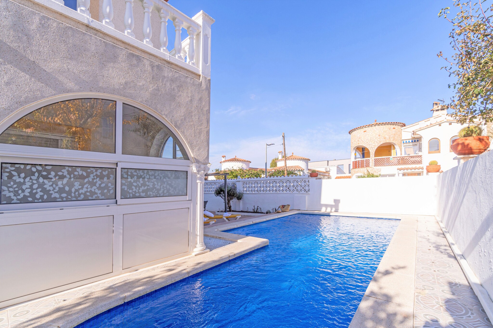 0007-REQUESENS 63 B-Pool