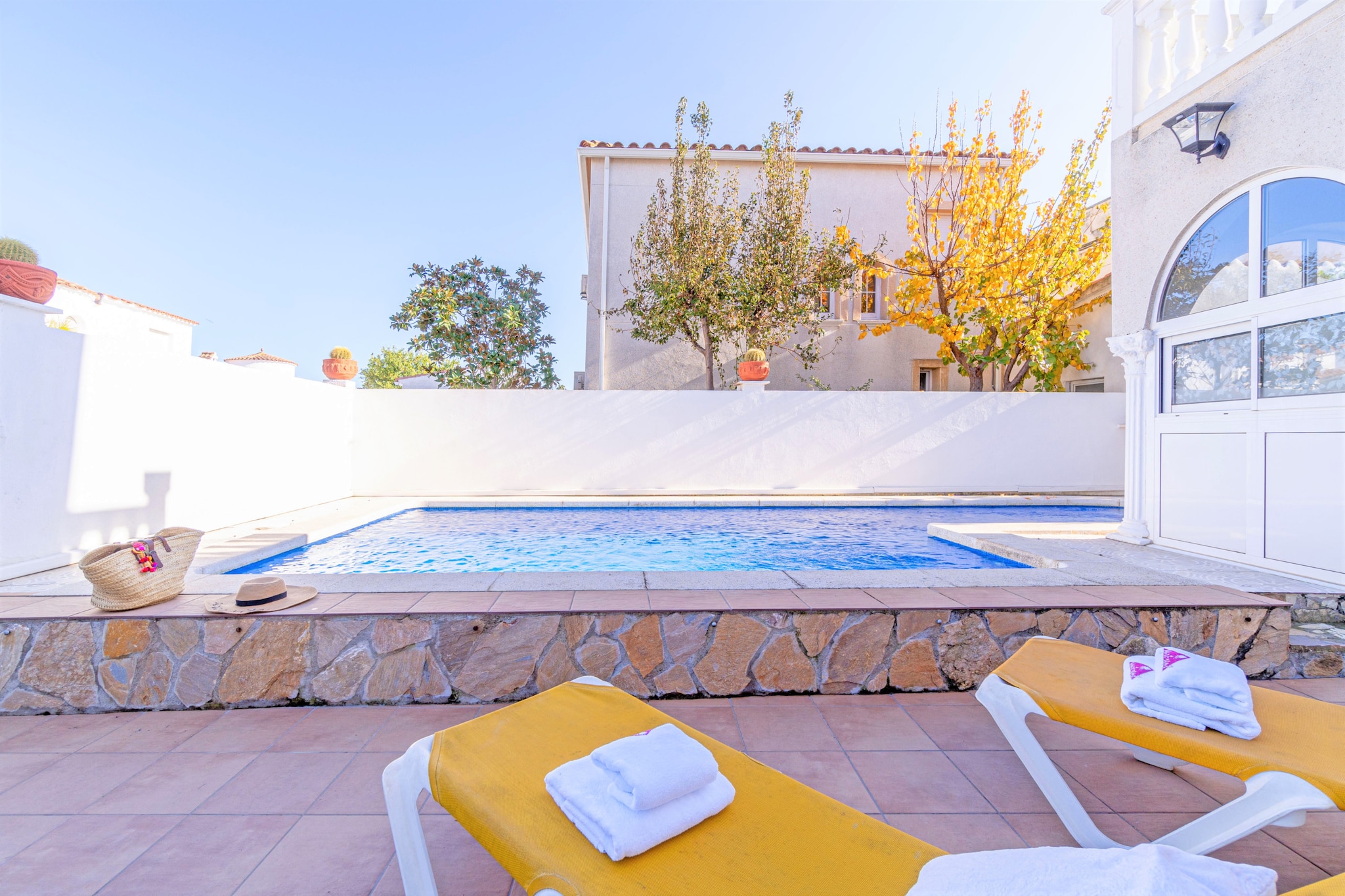 0007-REQUESENS 63 B-Pool