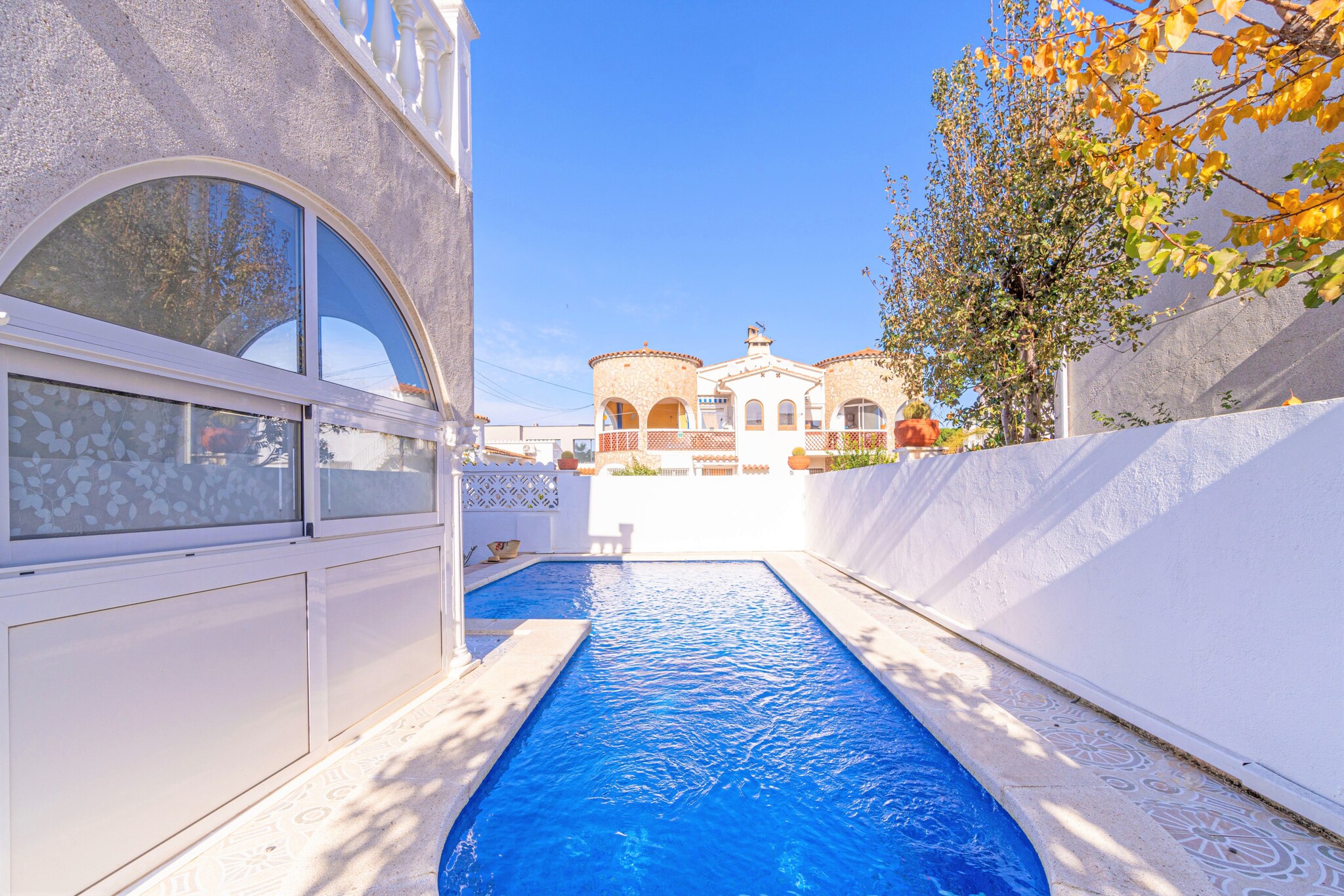 0007-REQUESENS 63 B-Pool