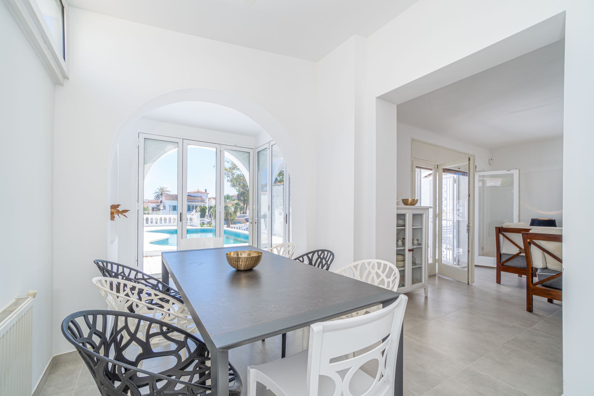 0100-LLOBREGAT 25 B-Eetkamer