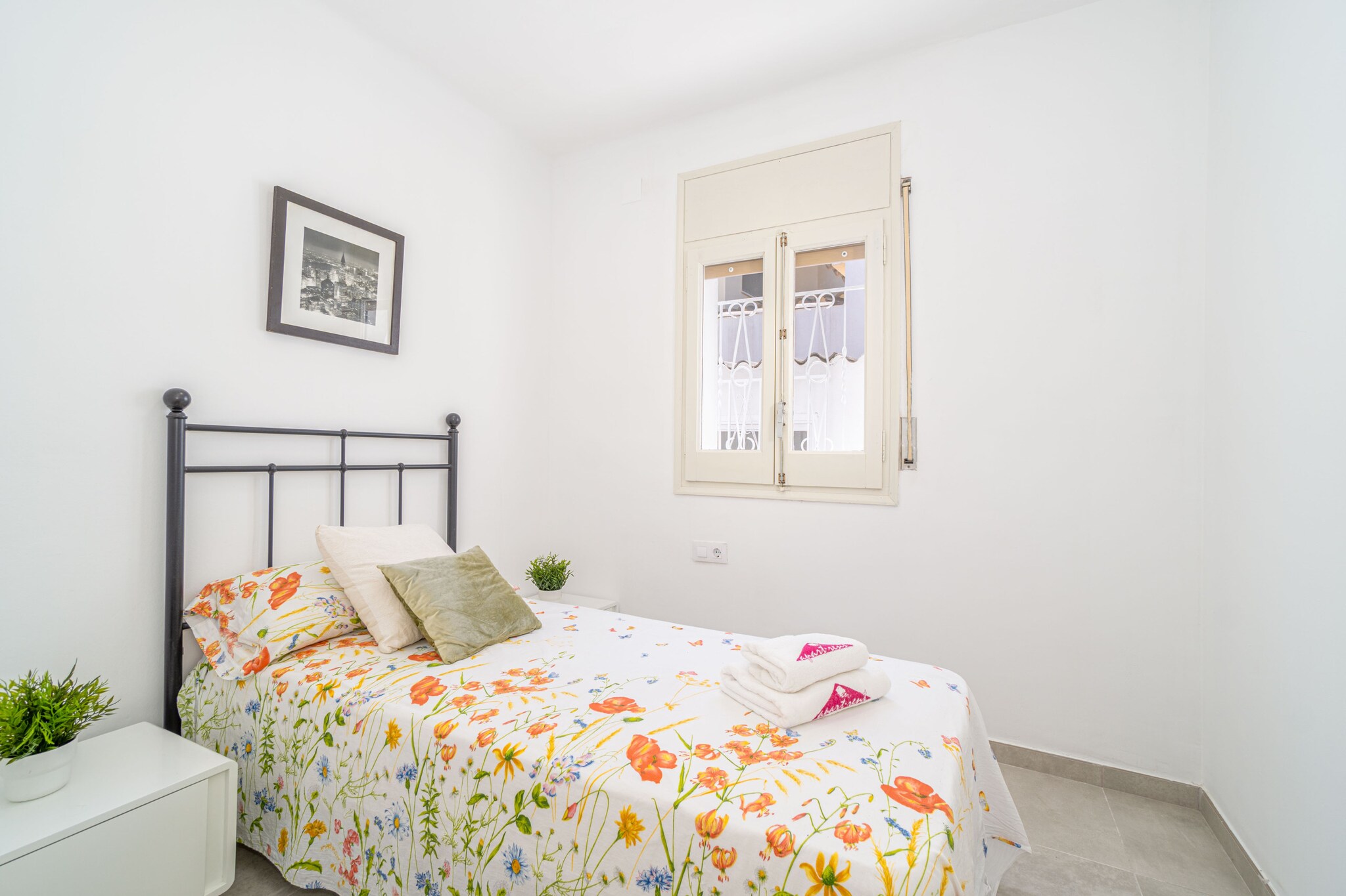 0100-LLOBREGAT 25 B-Slaapkamer