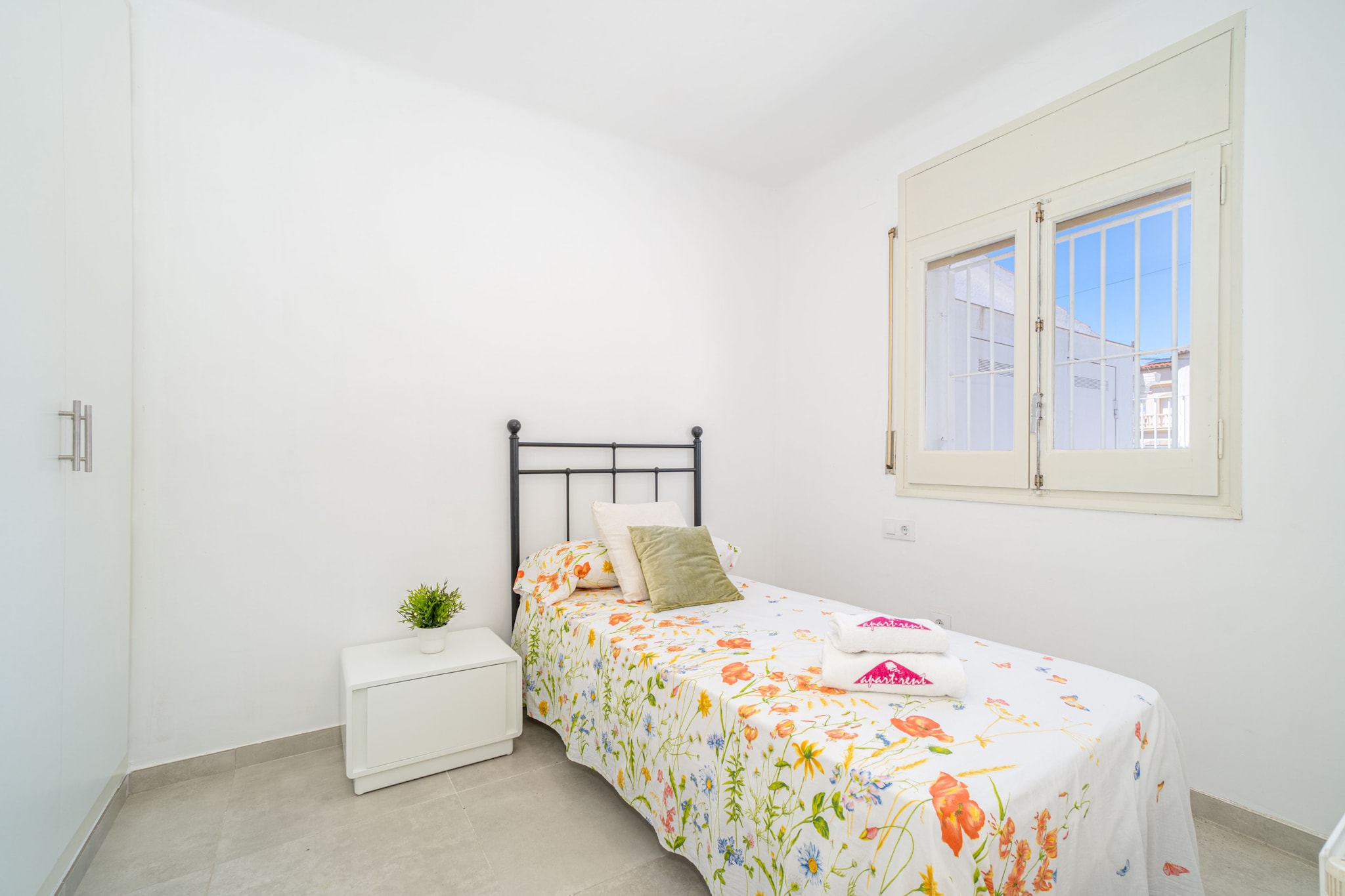 0100-LLOBREGAT 25 B-Slaapkamer