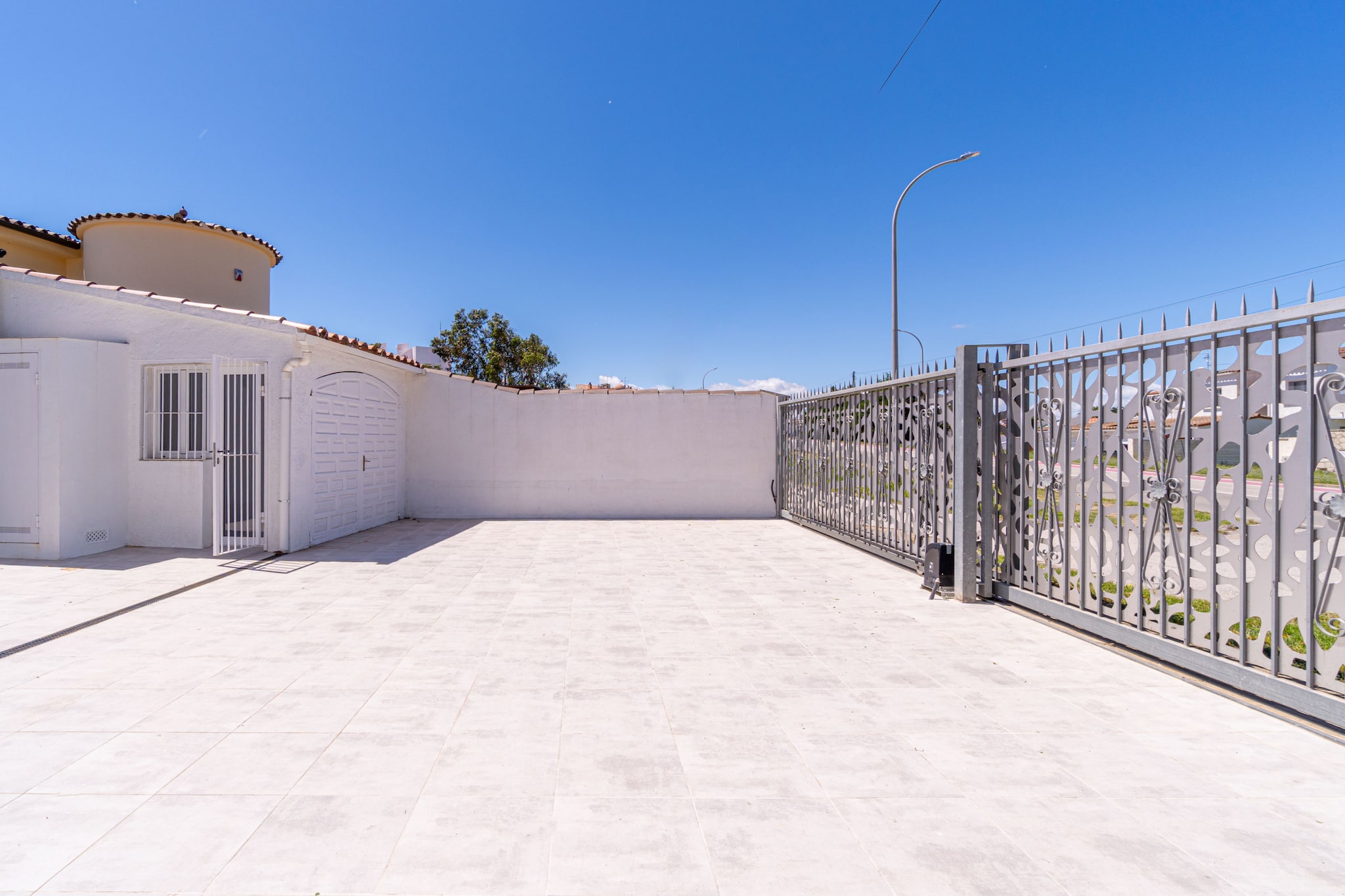 0100-LLOBREGAT 25 B-Parkfaciliteiten