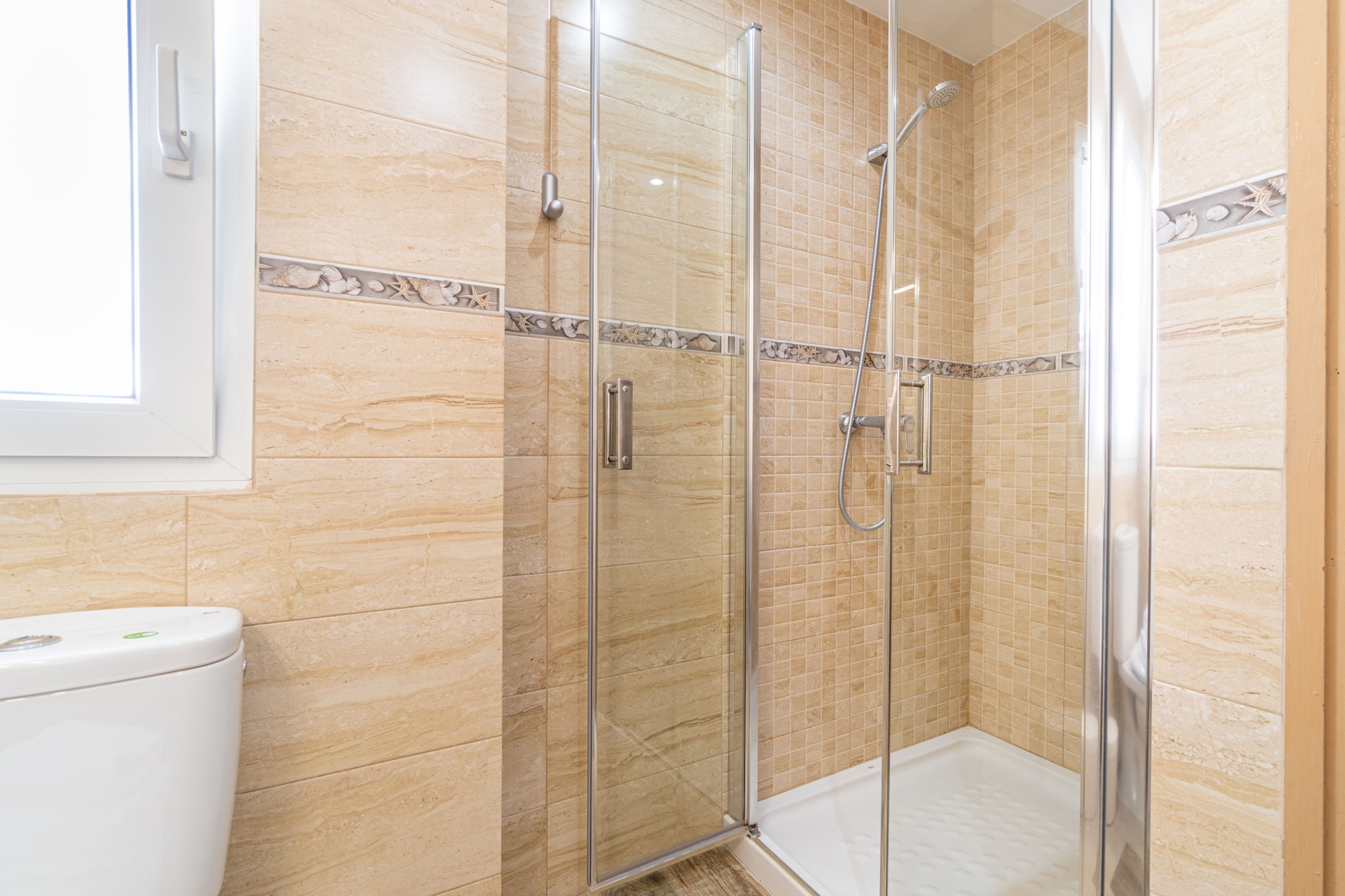 0009-ALBERES 184 B-Badkamer