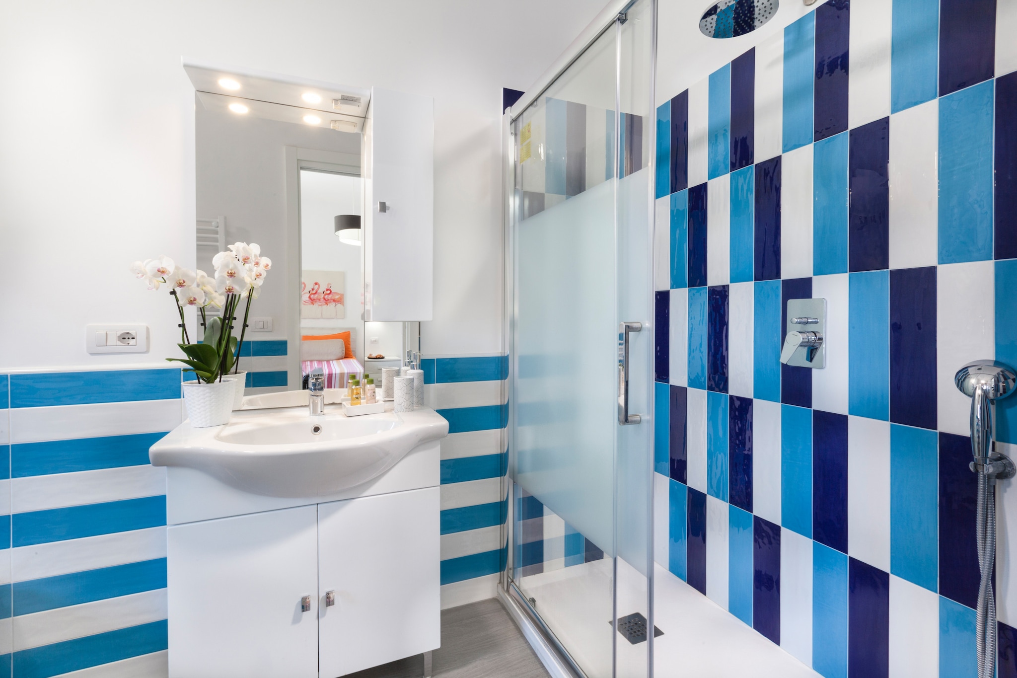 Sofia flora Room-Bathroom