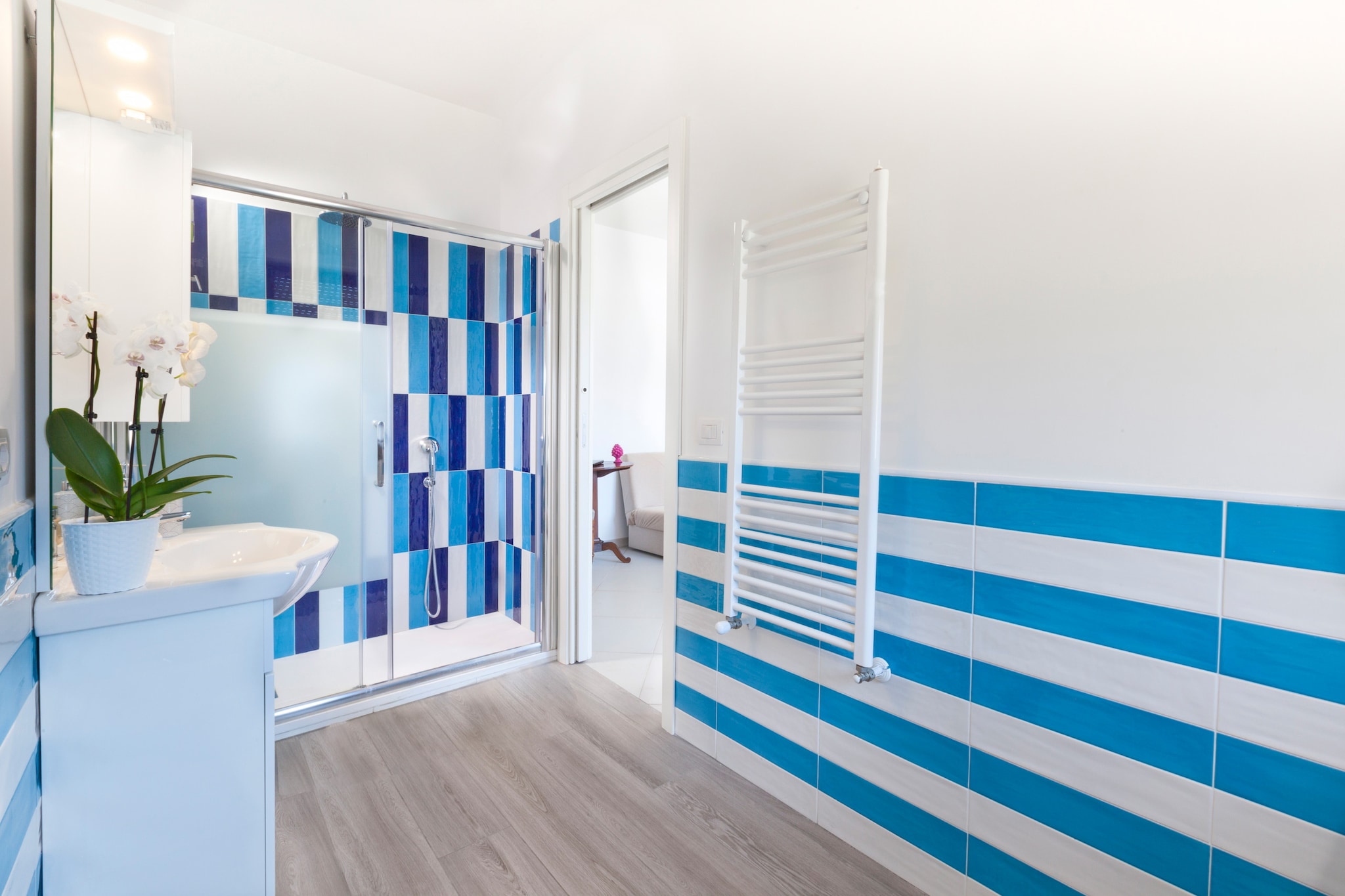 Sofia flora Room-Bathroom
