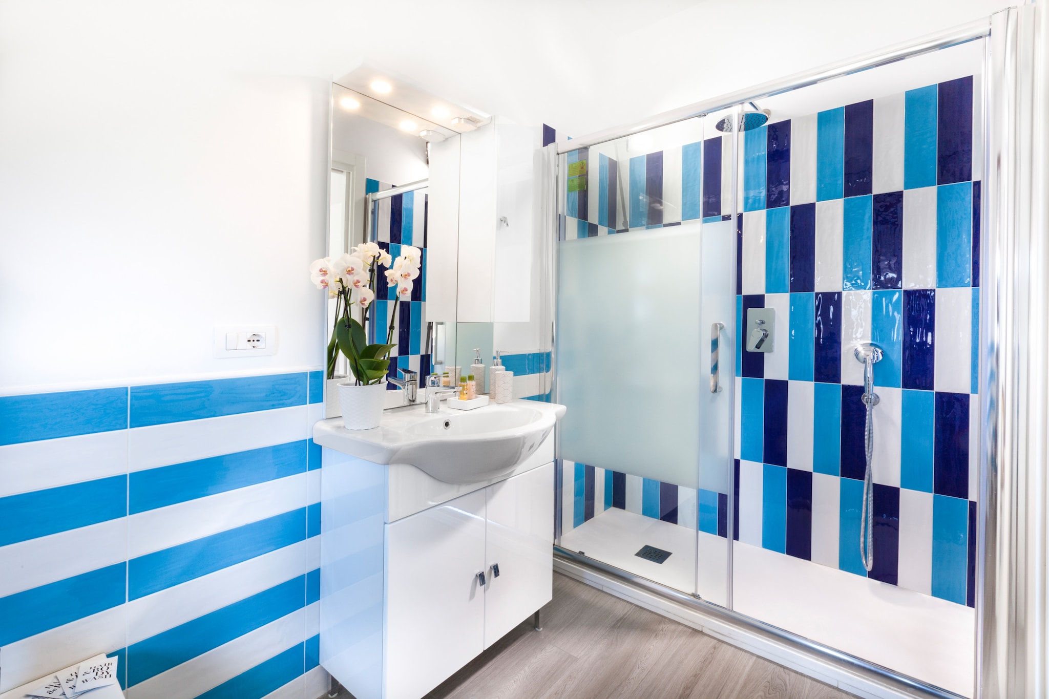 Sofia flora Room-Bathroom