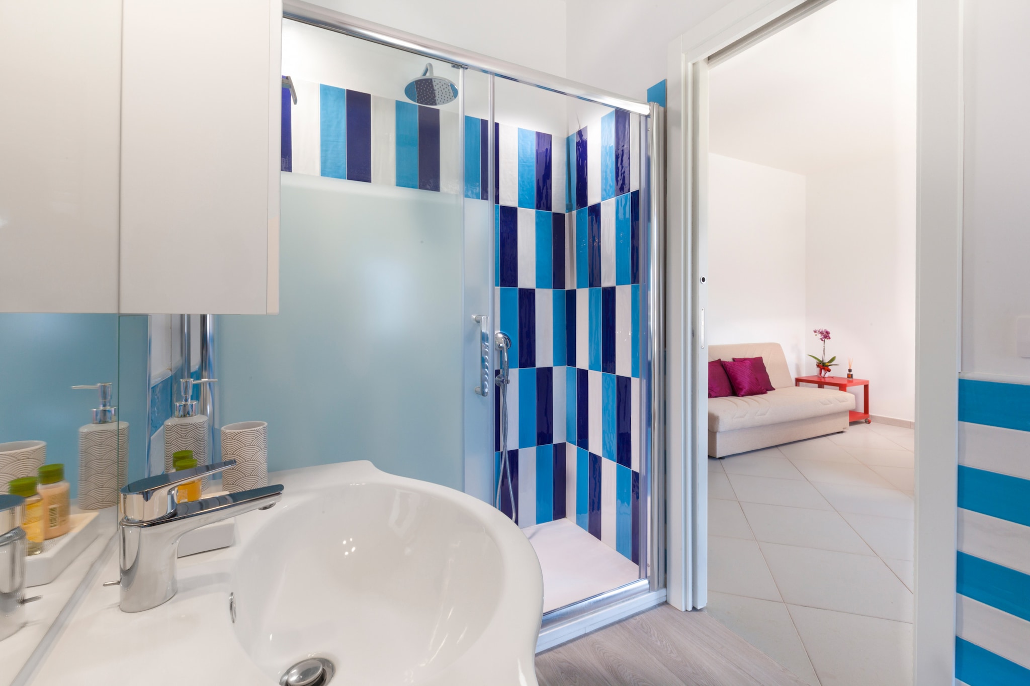 Sofia flora Room-Bathroom