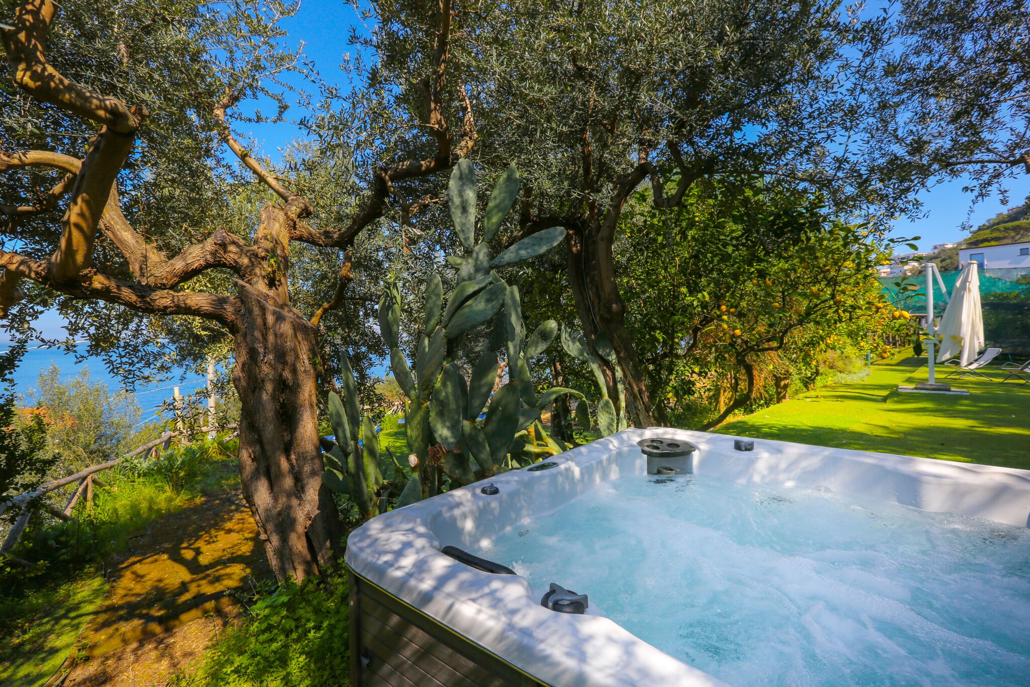 Villa Blue Skyline-Wellness