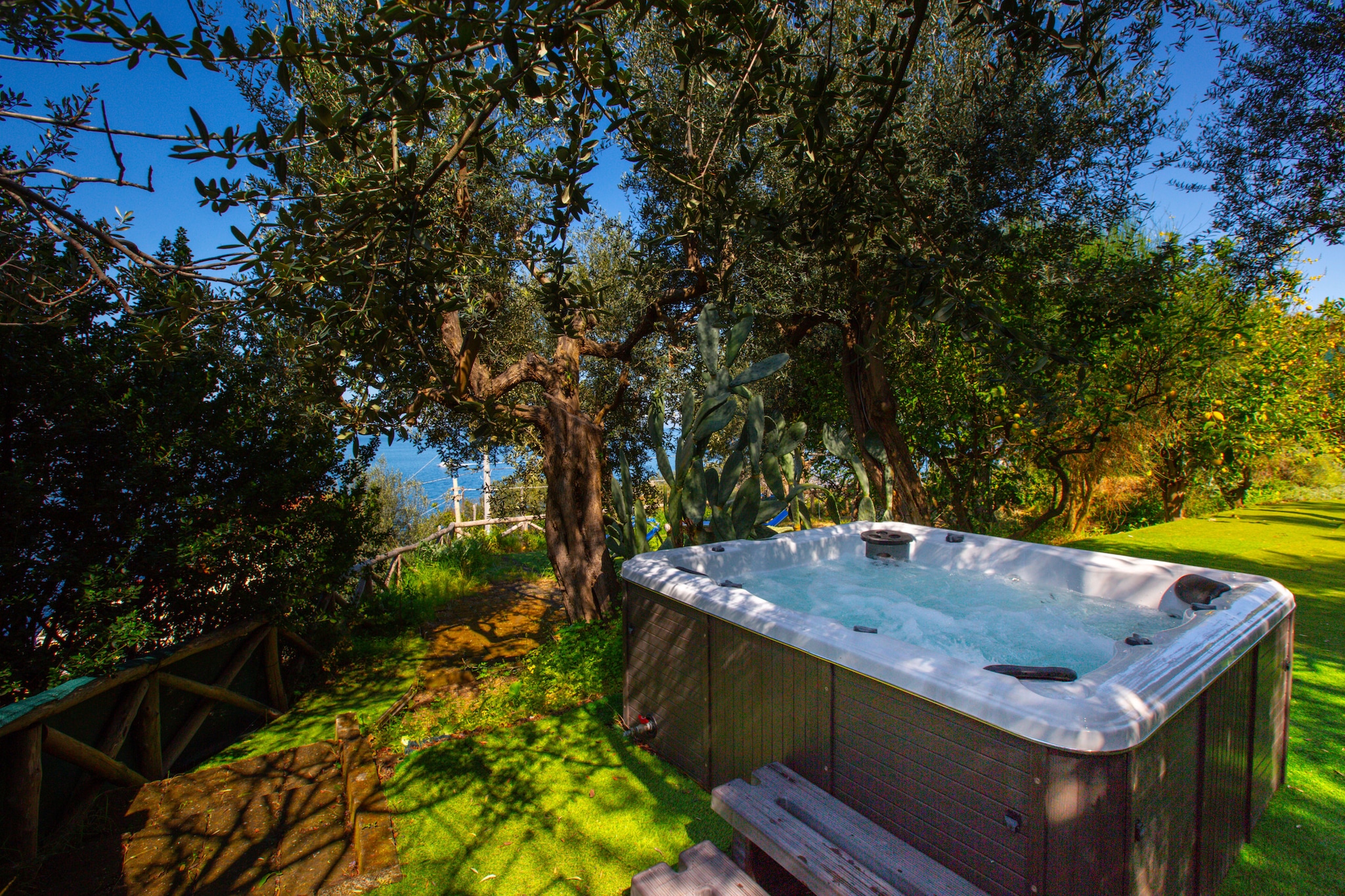 Villa Blue Skyline-Wellness