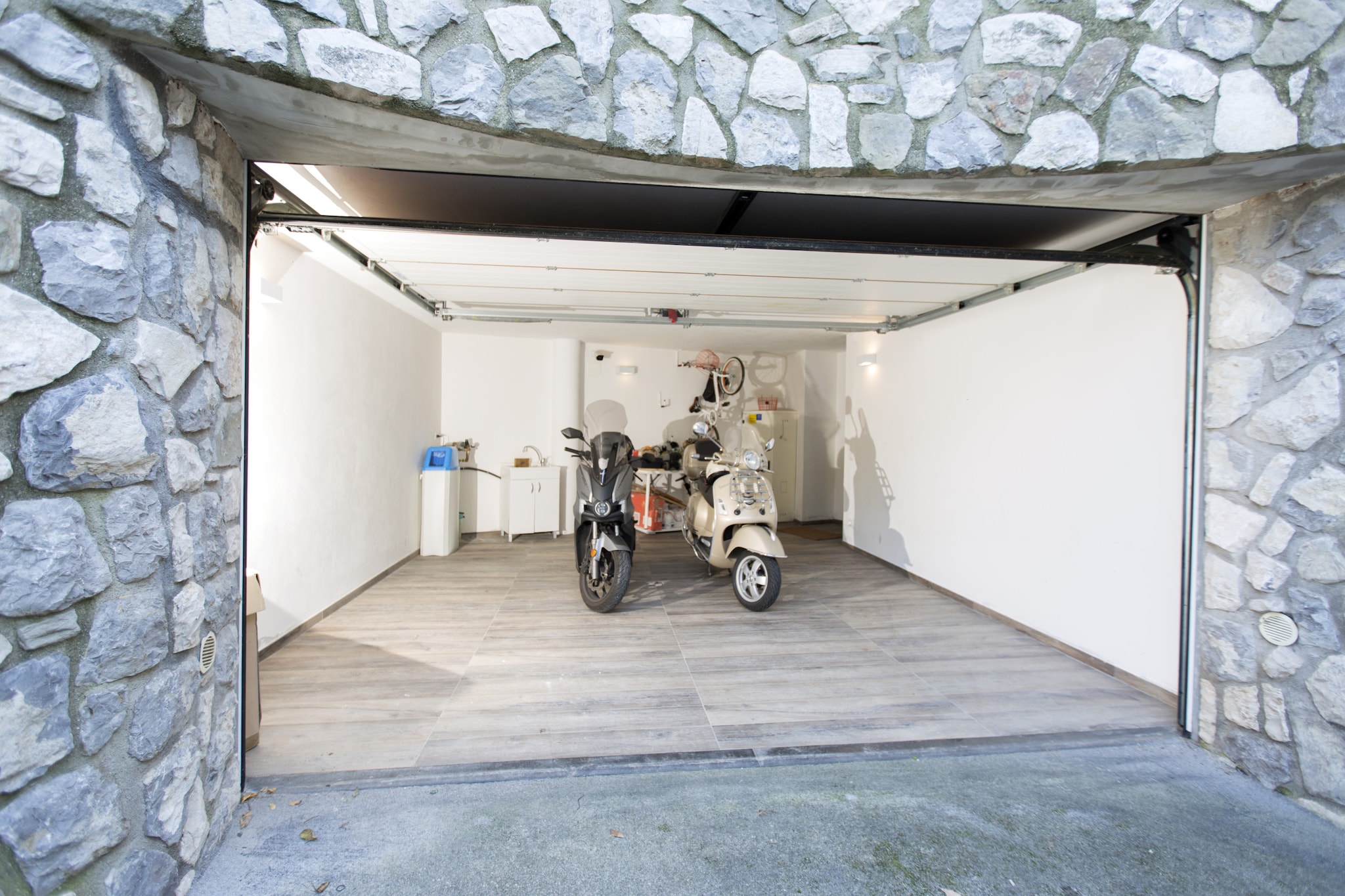 Villa Blue Skyline-Image-tags.garage