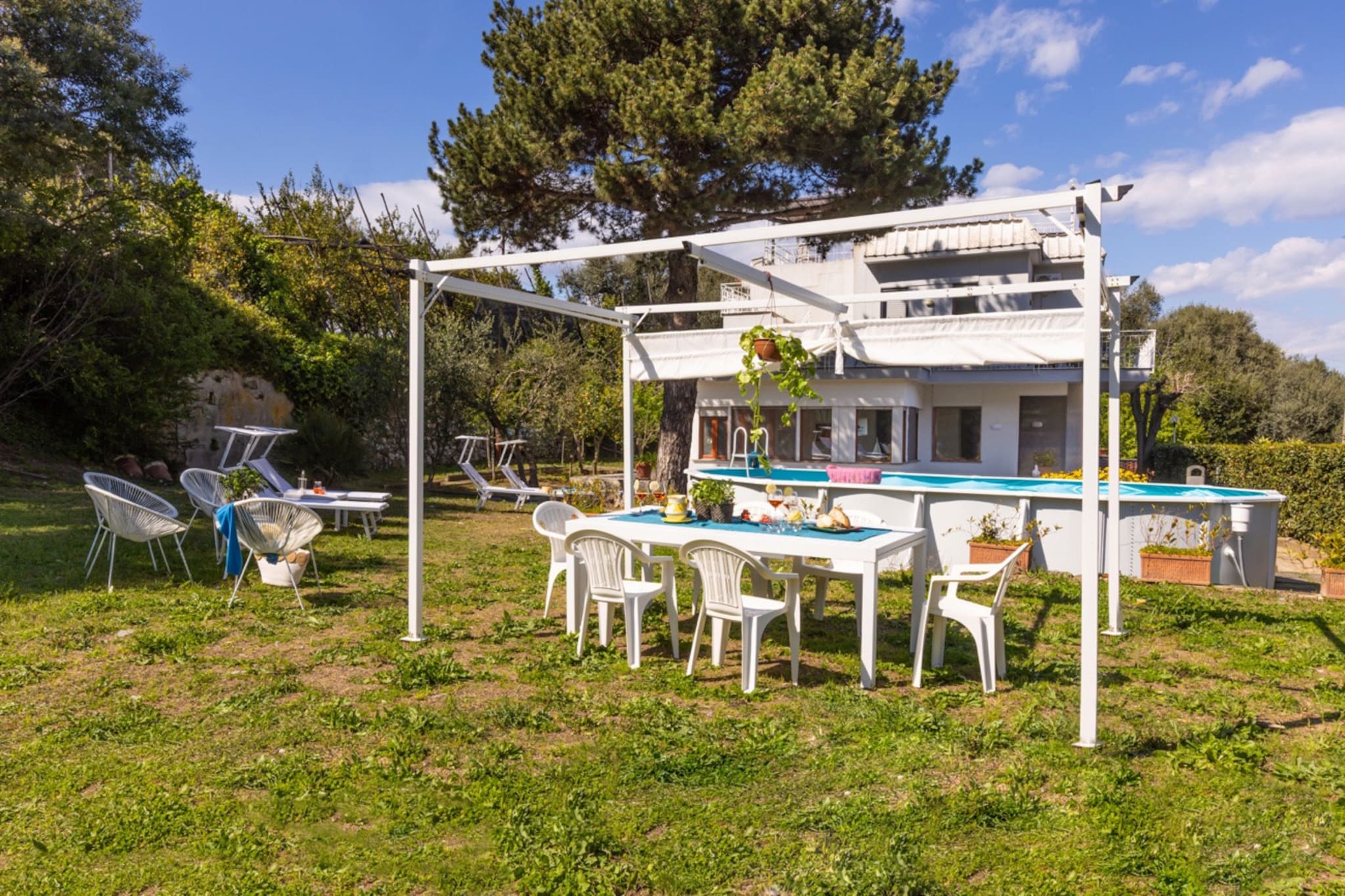 Estate4home - Villa Louise-Tuinen zomer