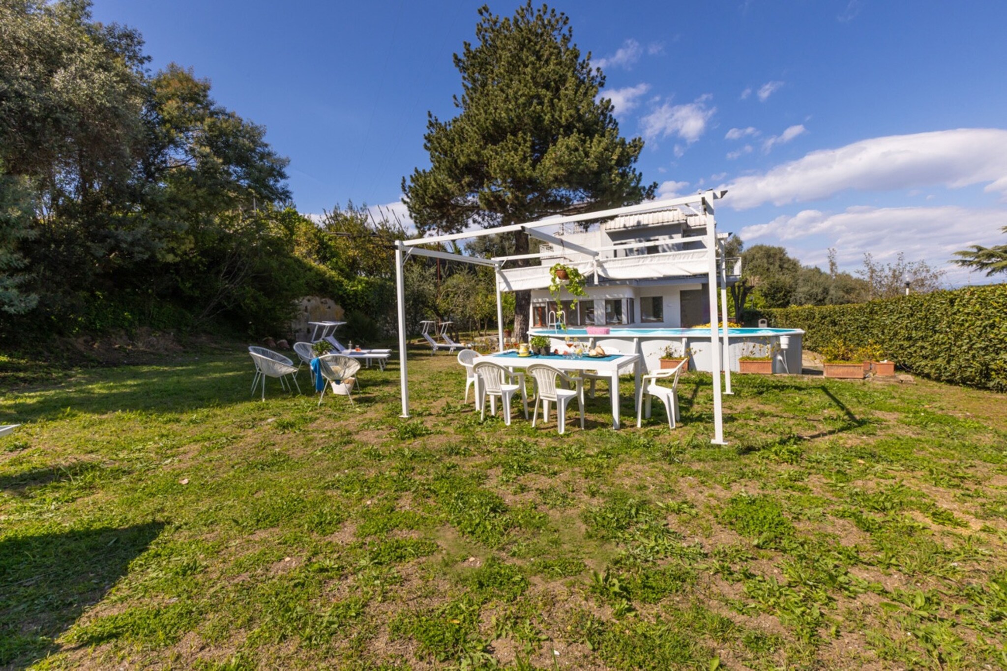 Estate4home - Villa Louise-Tuinen zomer
