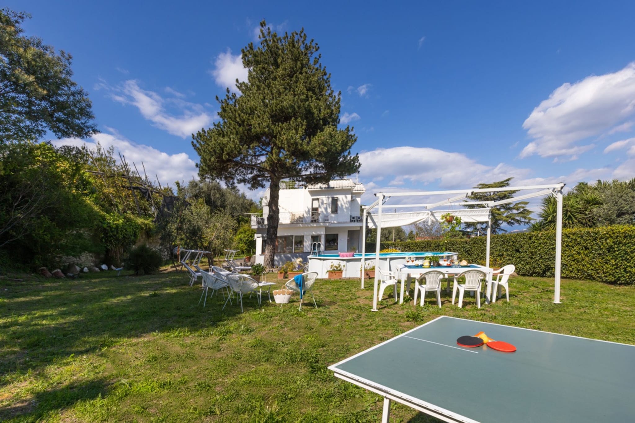 Estate4home - Villa Louise-Tuinen zomer