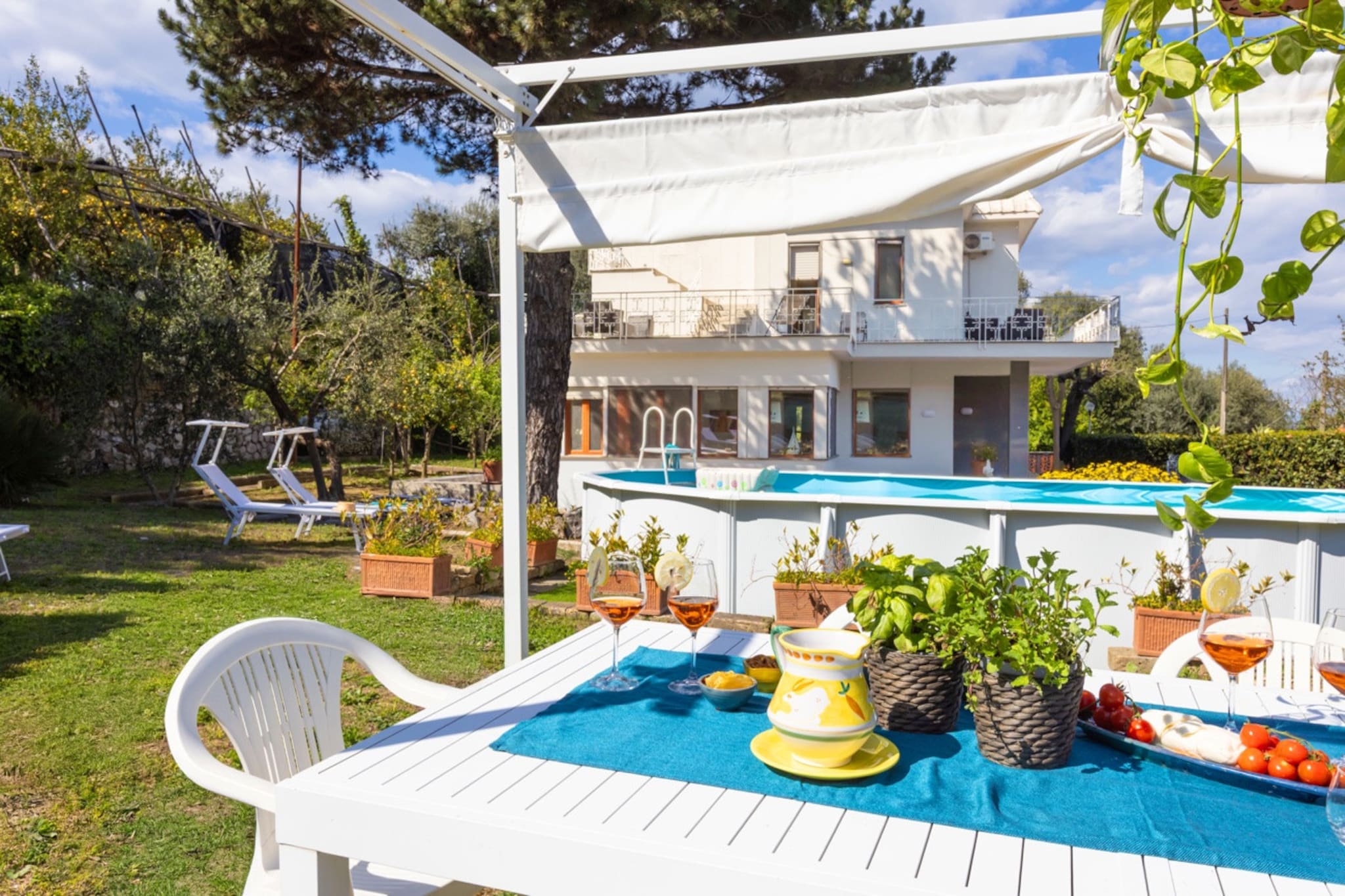 Estate4home - Villa Louise-Tuinen zomer
