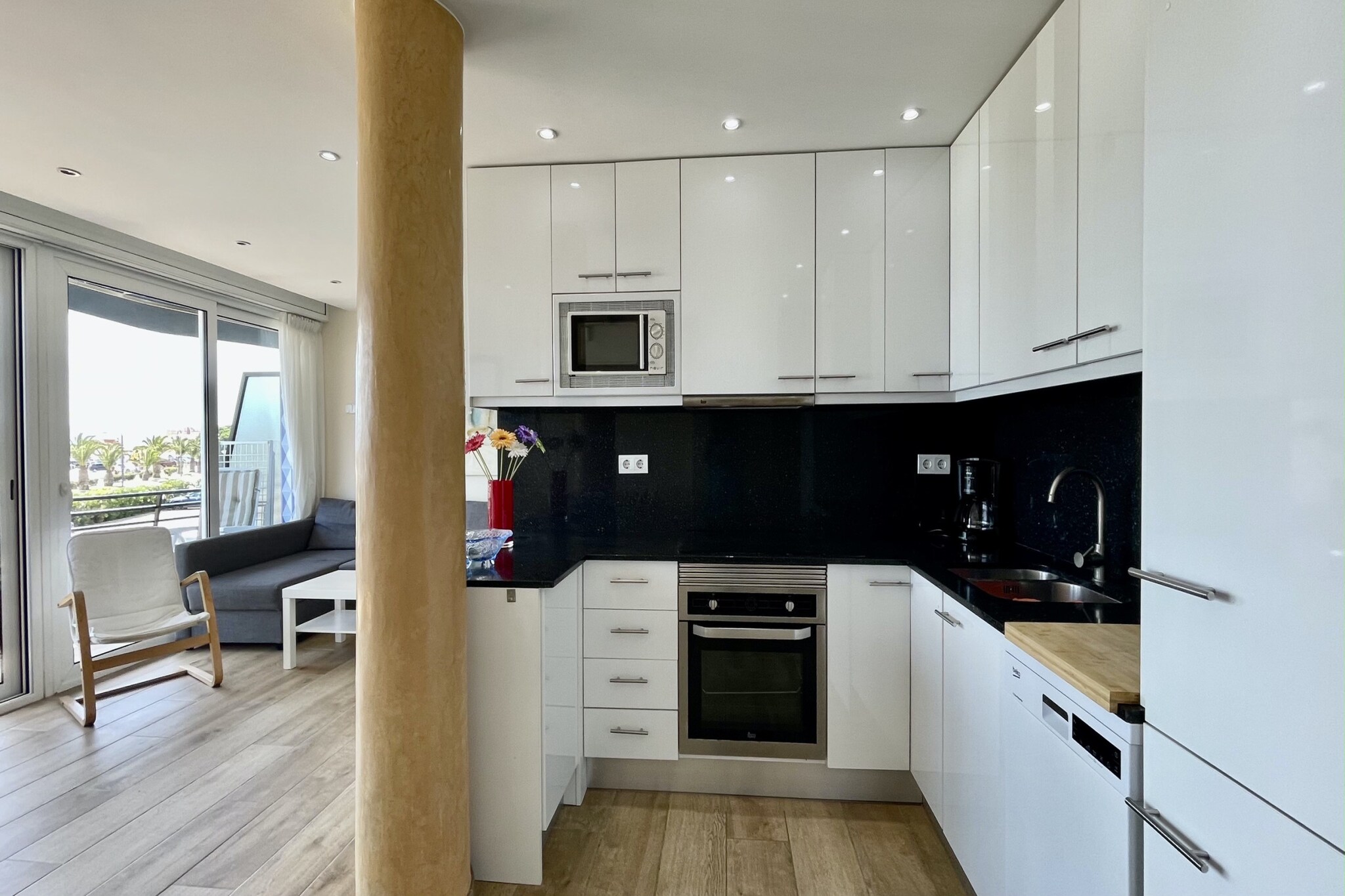 Elevator, Living room(double sofa bed, TV, dining table, seating area), Kitchen(toaster, coffee machine, oven, microwave, dishwasher, fridge, freezer, Juicer, dishes and cutlery), bedroom(single bed, single bed), bedroom(double bed), bathroom(shower), Garden Furniture , washing machine, air conditioning, terrace, parking, iron