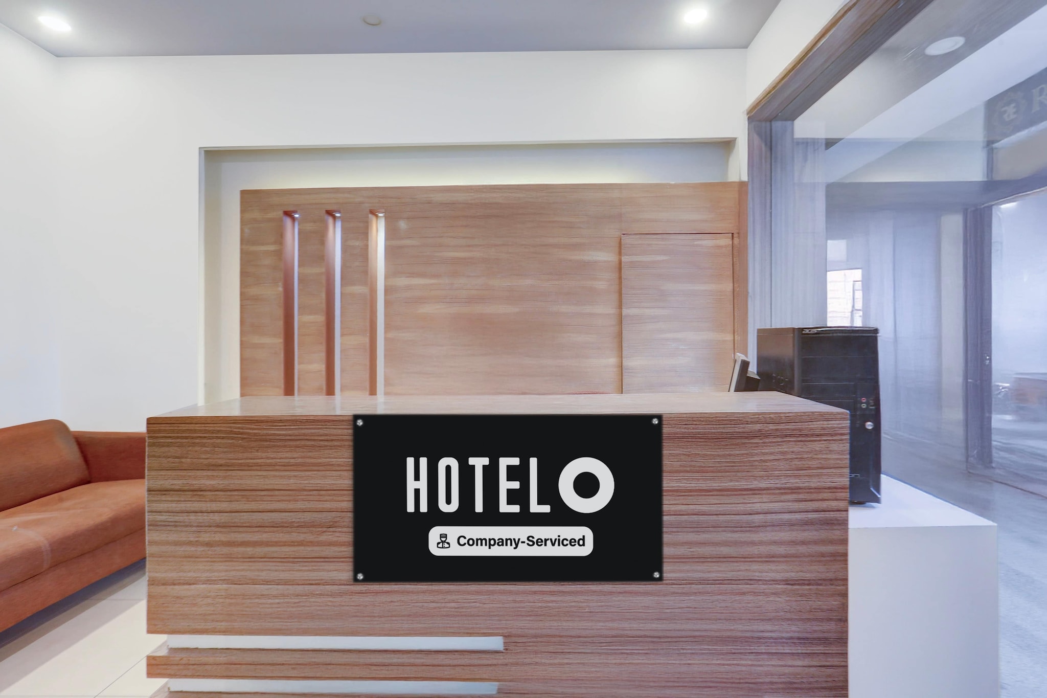 Ground floor: (bedroom(double bed, TV, seating area, air conditioning, Towels incl., Laundry Package incl., telephone, Floor mattress), bathroom(bathtub or shower, shower, washbasin, toilet, shampoo, body soap, hot water), parking, lift)