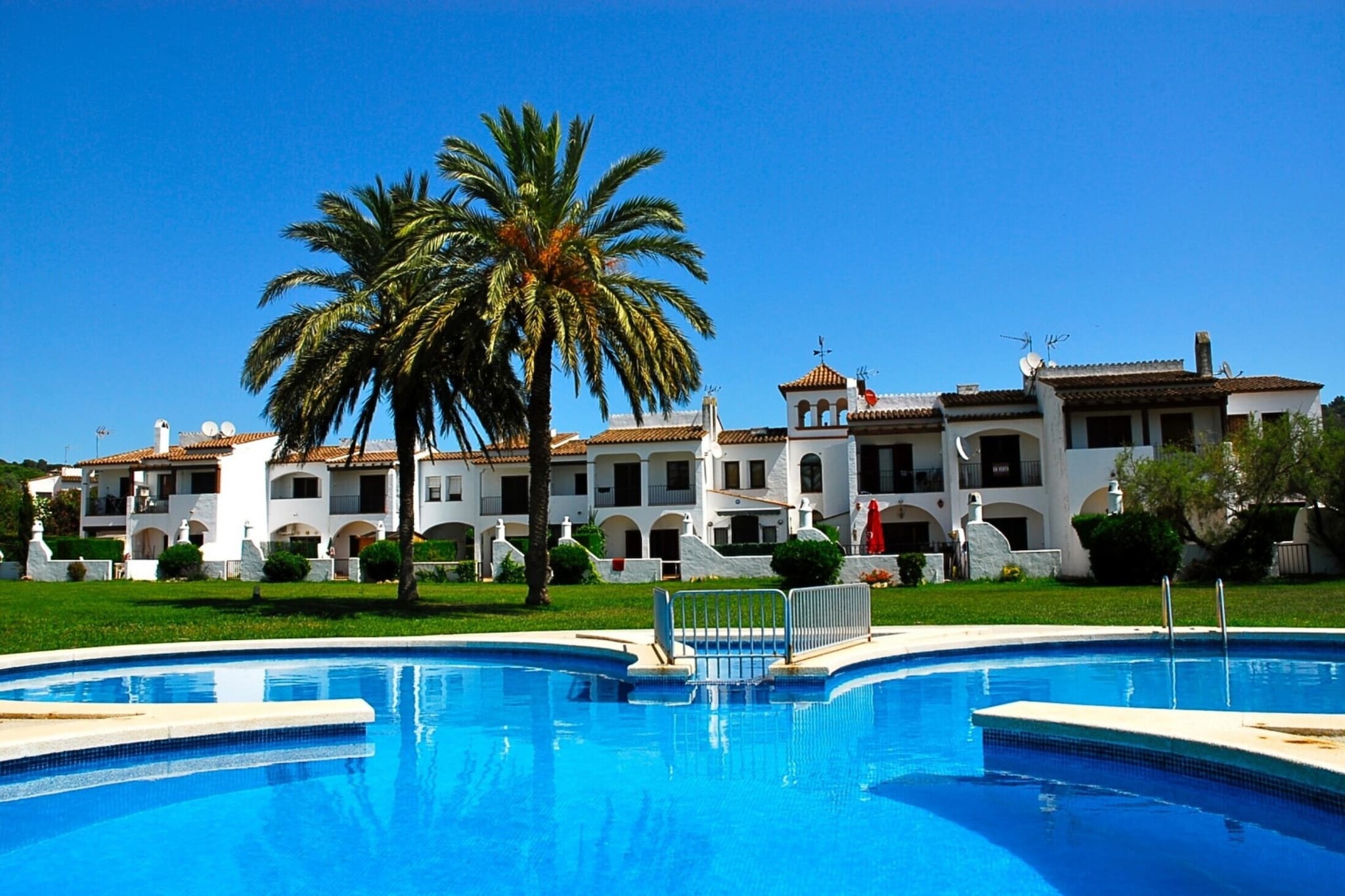 ERMITA 100-Pool