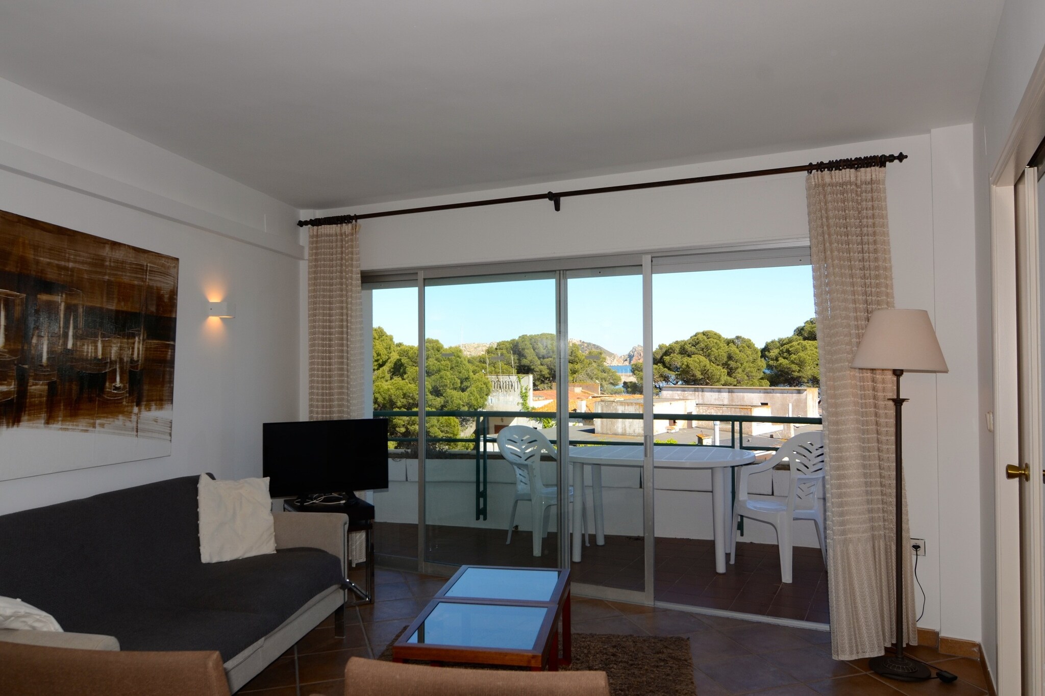 Apartment near town with 2 rooms