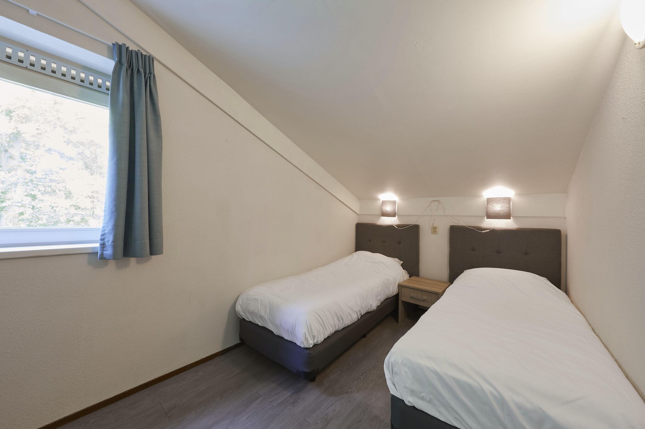 Komfortables Ferienhaus mit zwei Badezimmern, in Strandnähe