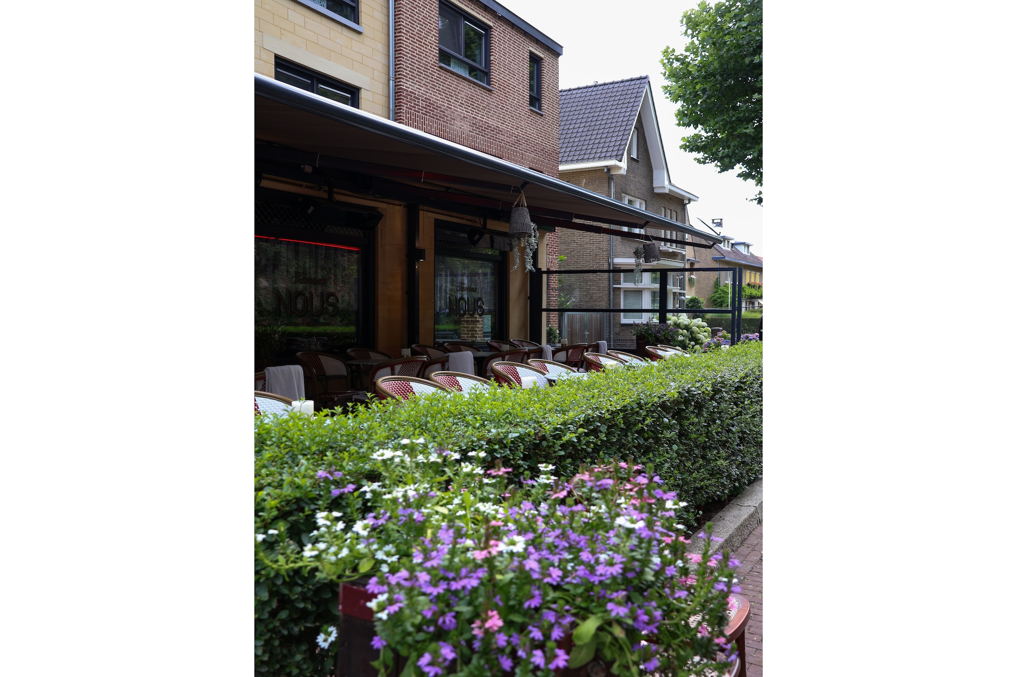 Luxe appartement Nous - Begane grond-Buitenkant zomer