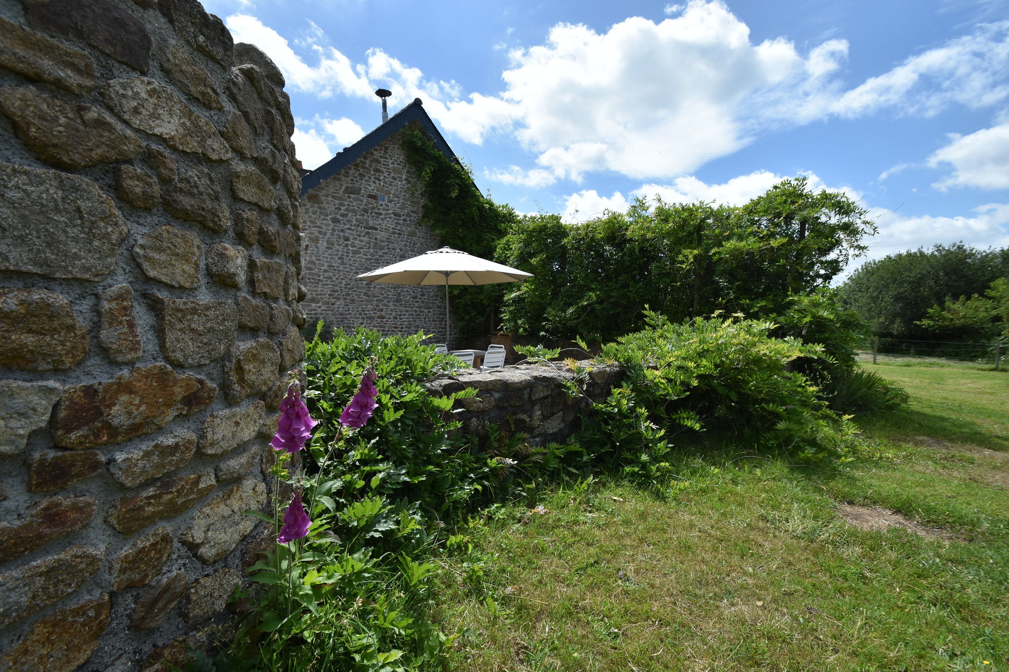 Leuk vakantiehuis met blauwe luiken op één van de mooiste plekjes van Bretagne