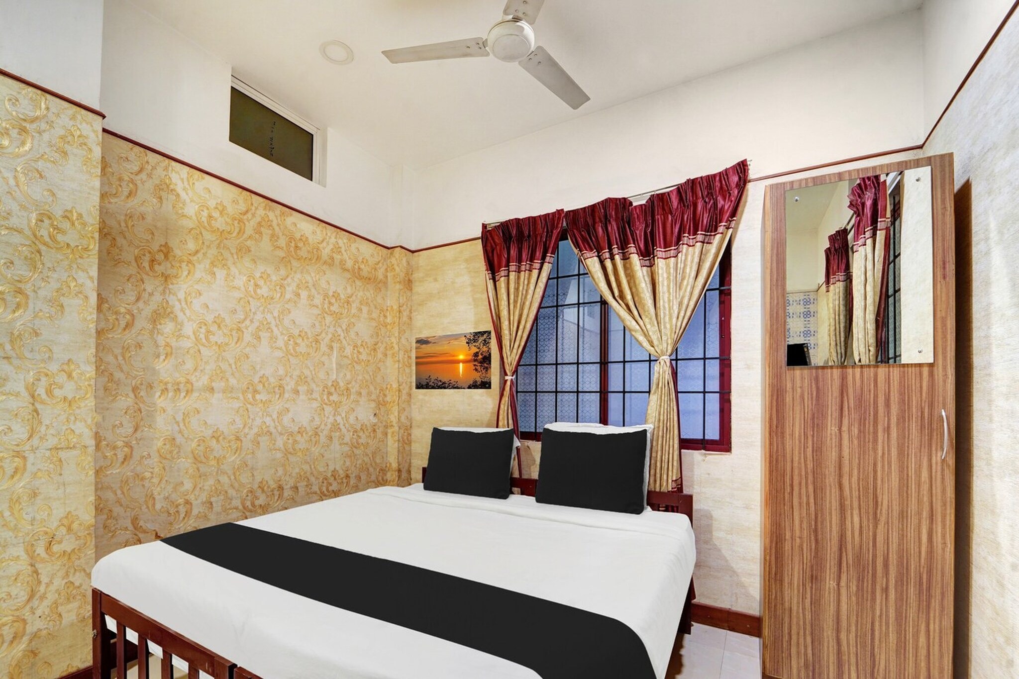 Set within 21 km of Kochi Biennale and 10 km of Cochin Shipyard, Super Collection O Vazhakkala Kakkanad offers rooms in Kakkanad. Featuring a shared lounge, the 4-star hotel has air-conditioned rooms with free WiFi, each with a private bathroom. The hotel has a spa centre and a shared kitchen.

At the hotel, all rooms include a desk. All guest rooms in Super Collection O Vazhakkala Kakkanad are fitted with a TV and free toiletries.

At the accommodation you will find a restaurant serving Indian cuisine. A vegetarian option can also be requested.

Jawaharlal Nehru Stadium is 5.2 km from Super Collection O Vazhakkala Kakkanad, while Travancore Chemicals Industries is 5.5 km from the property. Cochin International Airport is 25 km away.

Unmarried couples are warmly welcome at this property.
Guests with local ID proof are warmly welcome.
Early Check-In Policy: A full dayâ€™s room rate will be charged for check-ins before 6:00 AM. Complimentary early check-in is available between 6:00 AM and 10:00 AM, subject to room availability.
Check-in is only available to guests aged 18 and above. Please provide a government-issued ID to confirmÂ yourÂ age.
