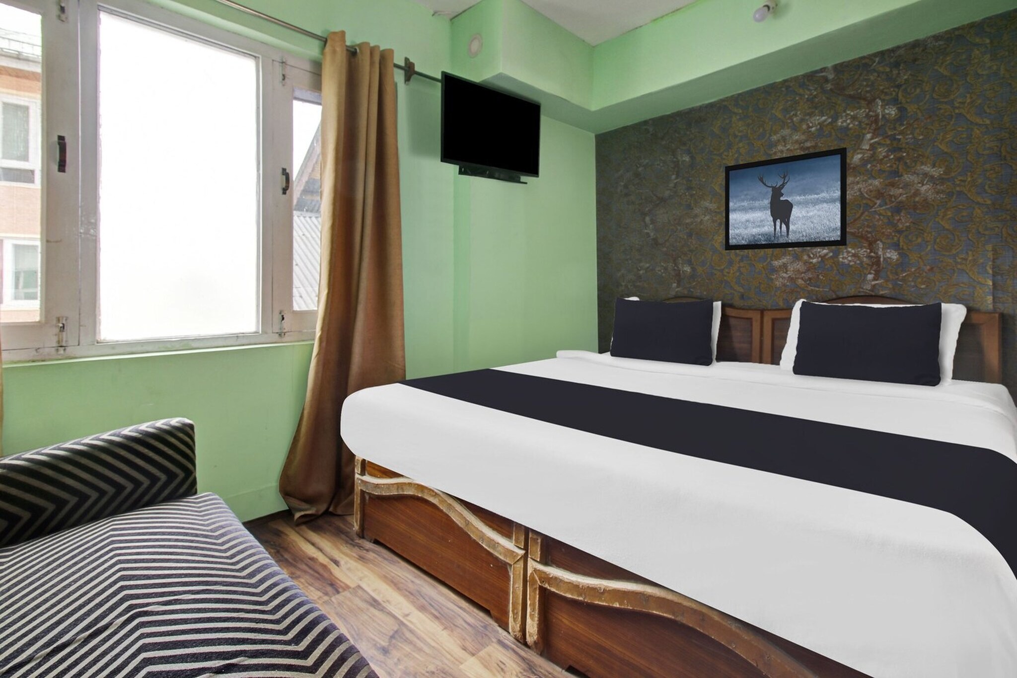 Situated conveniently in the Raj Bagh district of Srinagar, Collection O Rajbagh is set 8.9 km from Shankaracharya Mandir, 9.3 km from Hazratbal Mosque and 10 km from Pari Mahal. Among the facilities at this property are room service and a 24-hour front desk, along with free WiFi throughout the property. The hotel features family rooms.
The units at the hotel come with a seating area, a flat-screen TV with satellite channels and a private bathroom with free toiletries and a bath or shower. The rooms feature a desk.
Roza Bal Shrine is 4 km from Collection O Rajbagh, while Hari Parbat is 5.7 km away. Srinagar Airport is 21 km from the property.
Guests with local ID proof are warmly welcome.
Apologies, but we are currently unable to host foreign nationals at this property.
Early Check-In Policy: A full day’s room rate will be charged for check-ins before 6:00 AM. Complimentary early check-in is available between 6:00 AM and 10:00 AM, subject to room availability.
We’re sorry, but we are unable to accommodate unmarried couples at this property.
Check-in is only available to guests aged 18 and above. Please provide a government-issued ID to confirm your age.