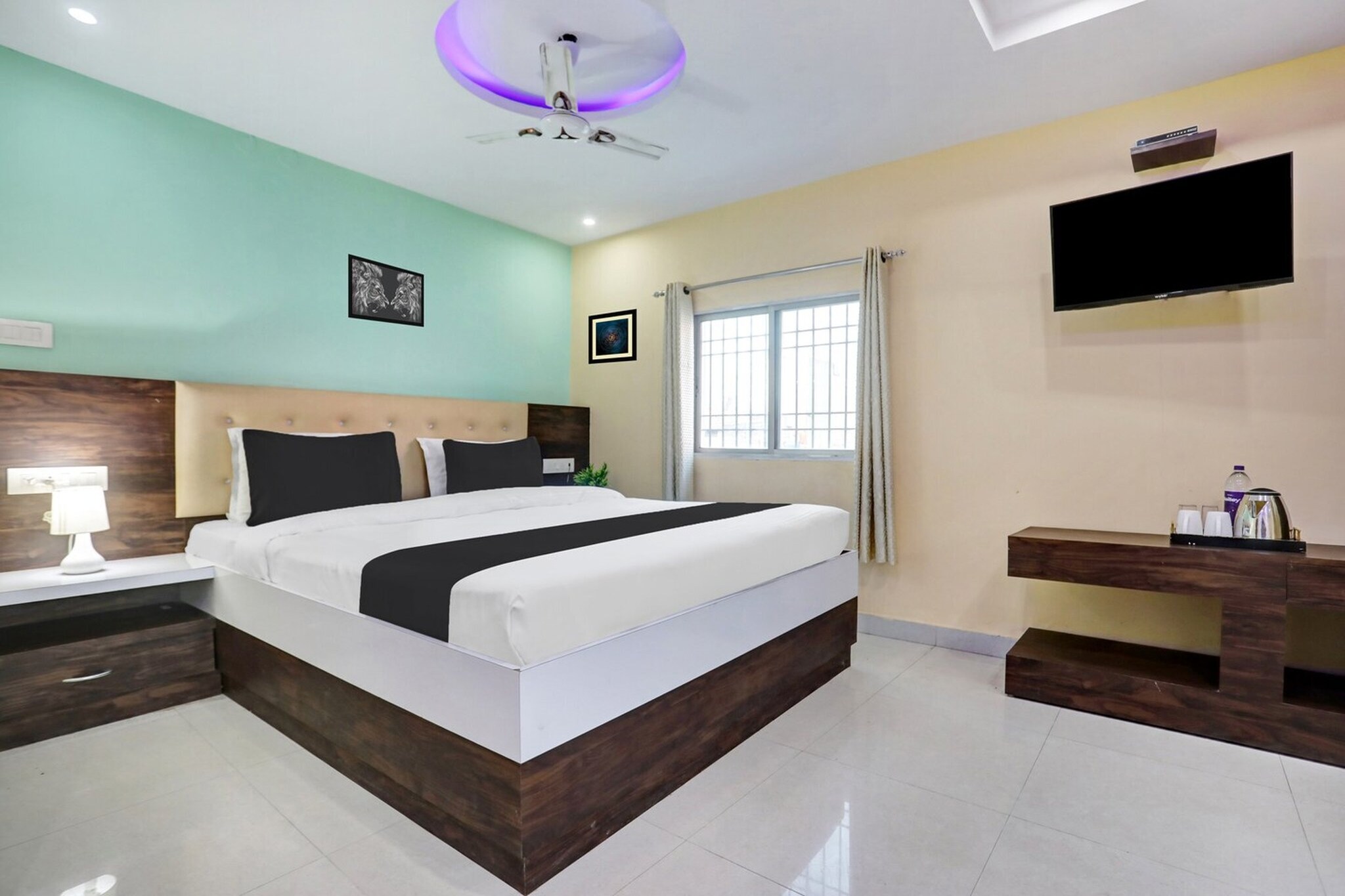 Situated in Patna, Bihar region, Super Collection O Danapur Near Railway Station is located 11 km from Patna Railway Station. Among the facilities at this property are a shared kitchen and room service, along with free WiFi throughout the property. The accommodation features a 24-hour front desk, and luggage storage for guests.
The rooms at the hotel are fitted with a seating area, a flat-screen TV with satellite channels and a private bathroom with free toiletries and a bath or shower. All rooms at Super Collection O Danapur Near Railway Station have air conditioning and a desk.
Jay Prakash Narayan Airport is 4 km from the property.
Unmarried couples are warmly welcome at this property.
Guests with local ID proof are warmly welcome.
Early Check-In Policy: A full day’s room rate will be charged for check-ins before 6:00 AM. Complimentary early check-in is available between 6:00 AM and 10:00 AM, subject to room availability.
Check-in is only available to guests aged 18 and above. Please provide a government-issued ID to confirm your age.