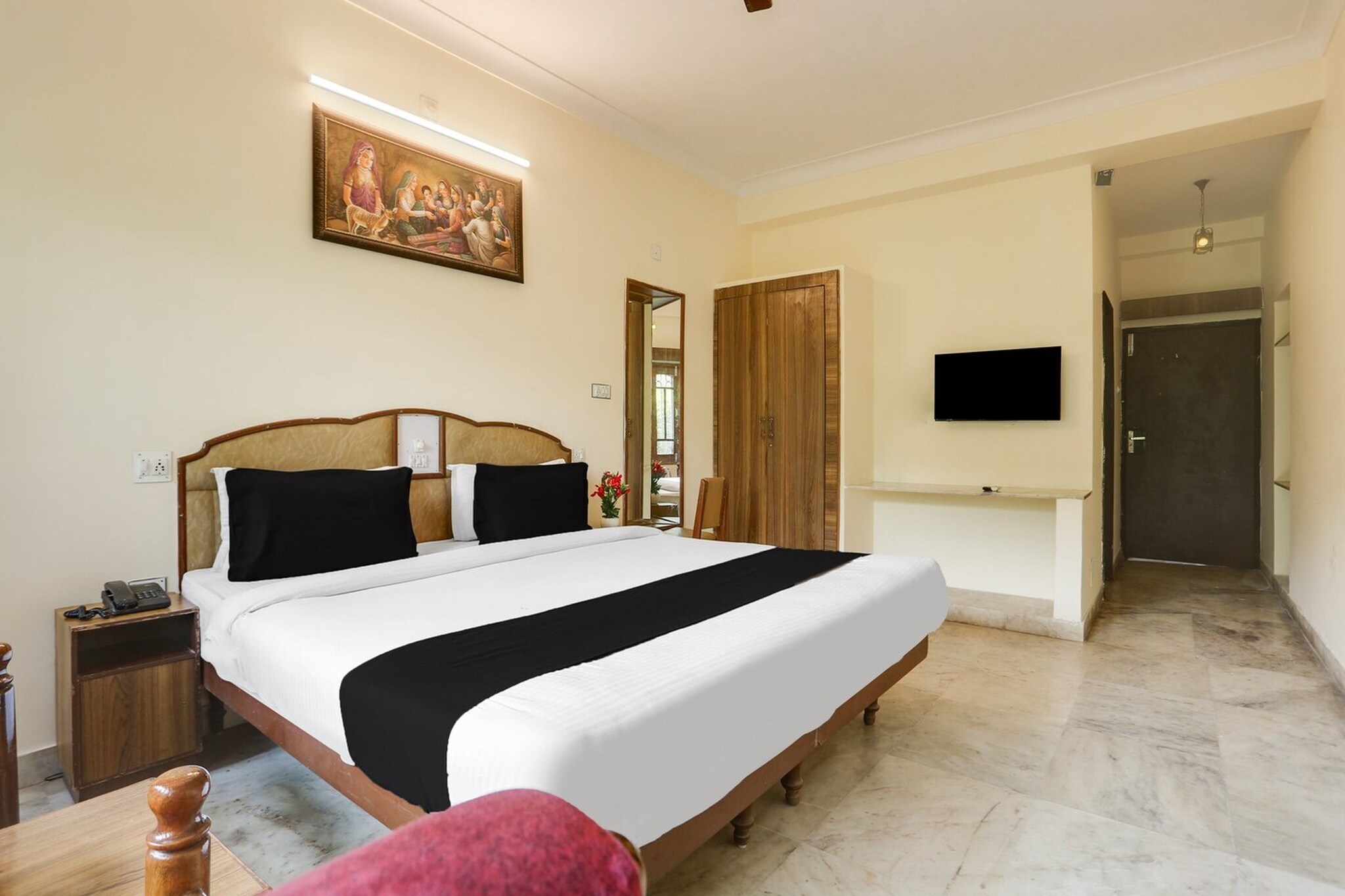 Located within 1.3 km of City Palace of Udaipur and 2.5 km of Udaipur Railway Station, Super Townhouse Pichola Formerly Vinayak offers rooms in Udaipur. With a shared lounge, the 3-star hotel has air-conditioned rooms with free WiFi, each with a private bathroom. The accommodation provides a shared kitchen, room service and luggage storage for guests.
At the hotel, every room is fitted with a desk. All units at Super Townhouse Pichola Formerly Vinayak are equipped with a seating area and a flat-screen TV with satellite channels.
Speaking English and Hindi, staff are ready to help around the clock at the reception.
Popular points of interest near the accommodation include Lake Pichola, Jagdish temple and Bagore ki Haveli. Maharana Pratap Airport is 35 km away.
Unmarried couples are warmly welcome at this property.
Guests with local ID proof are warmly welcome.
Early Check-In Policy: A full day’s room rate will be charged for check-ins before 6:00 AM. Complimentary early check-in is available between 6:00 AM and 10:00 AM, subject to room availability.
Check-in is only available to guests aged 18 and above. Please provide a government-issued ID to confirm your age.