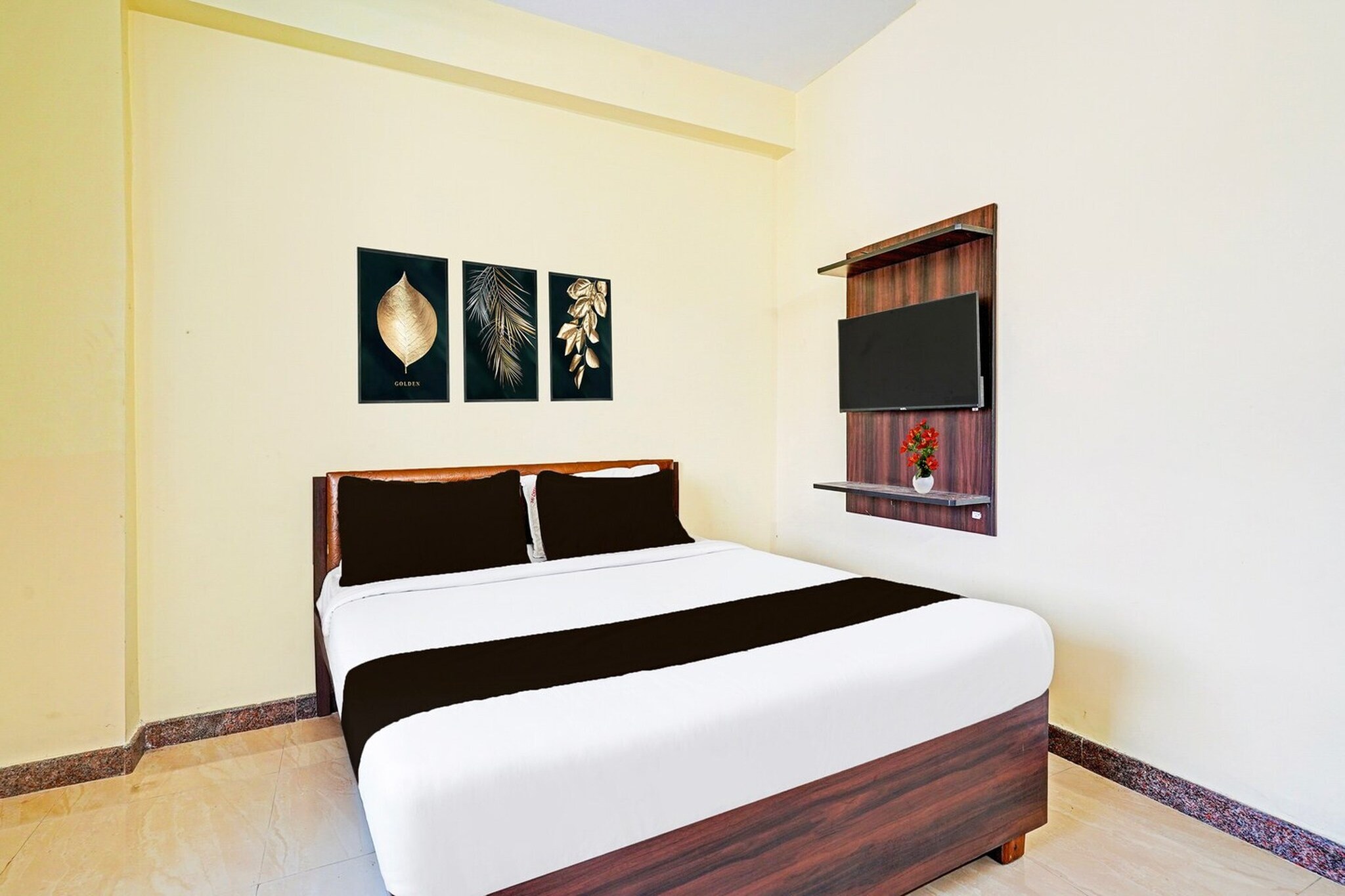 Comfortable Accommodations: Super Hotel O Srigandhakavalu in Bangalore offers family rooms with air-conditioning, private bathrooms, work desks, and seating areas. Each room includes free toiletries, a shower, TV, and wardrobe.
Essential Facilities: Guests enjoy free WiFi, a lift, 24-hour front desk, housekeeping service, and room service. Additional amenities include a work desk, seating area, and free toiletries.
Convenient Location: Located 42 km from Kempegowda International Airport, the hotel is 10 km from Bangalore City Railway Station, Indian Institute of Science, and Bull Temple. Nearby attractions include Cubbon Park and Bangalore Palace.
Unmarried couples are warmly welcome at this property.
Guests with local ID proof are warmly welcome.
Early Check-In Policy: A full day’s room rate will be charged for check-ins before 6:00 AM. Complimentary early check-in is available between 6:00 AM and 10:00 AM, subject to room availability.
Check-in is only available to guests aged 18 and above. Please provide a government-issued ID to confirm your age.