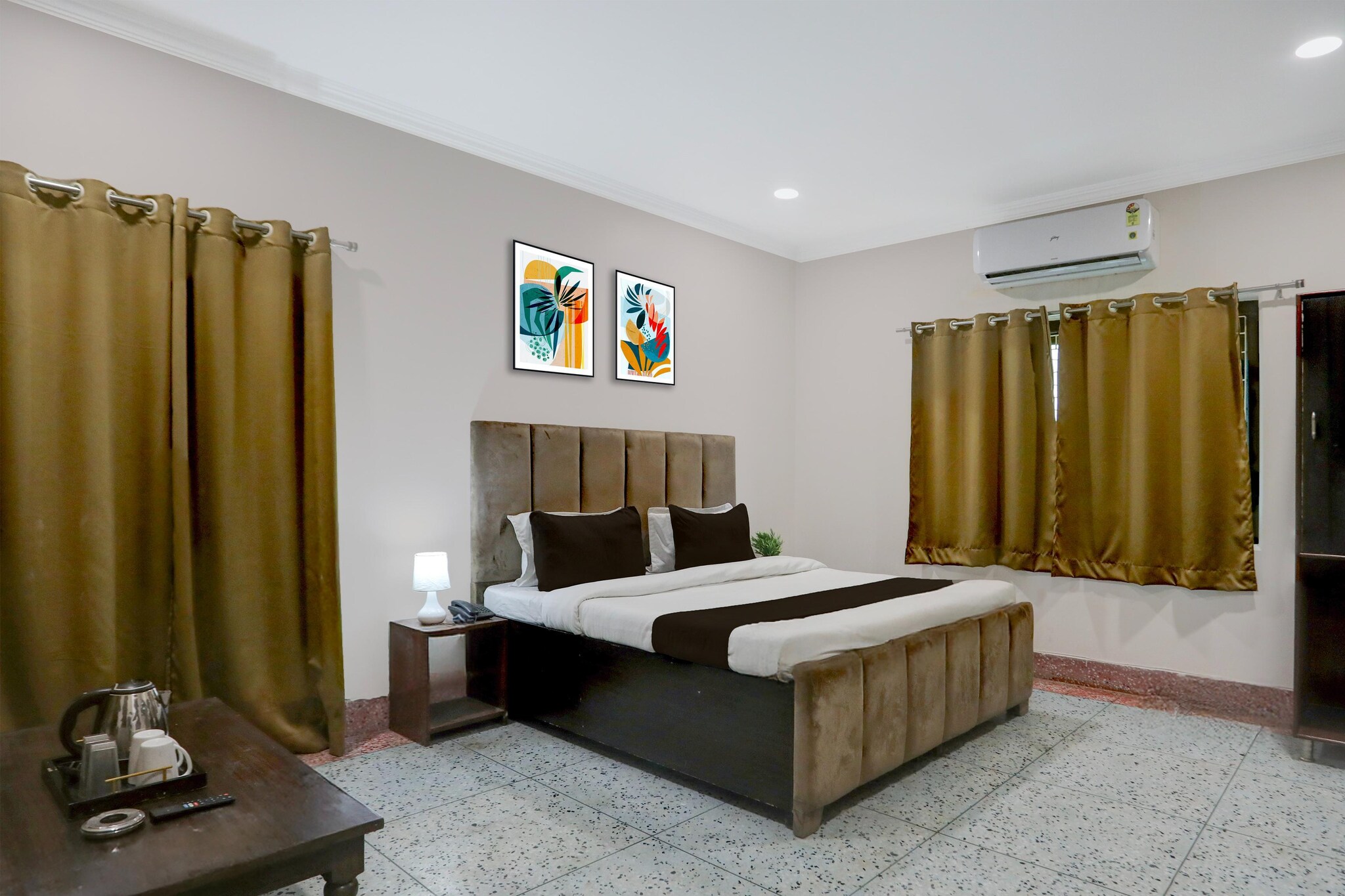 Super Collection O Civil Lines Prayagraj is situated in Civil Lines. Among the facilities at this property are room service and a 24-hour front desk, along with free WiFi throughout the property. The property is non-smoking and is located 10 km from Phaphamau Junction.
Guest rooms at the hotel are equipped with a seating area, a flat-screen TV with satellite channels and a private bathroom with free toiletries and a bath or shower. All rooms at Super Collection O Civil Lines Prayagraj include air conditioning and a desk.
A continental breakfast is available at the accommodation.
Allahabad Airport is 10 km away.
Unmarried couples are warmly welcome at this property.
Guests with local ID proof are warmly welcome.
Early Check-In Policy: A full day’s room rate will be charged for check-ins before 6:00 AM. Complimentary early check-in is available between 6:00 AM and 10:00 AM, subject to room availability.
Check-in is only available to guests aged 18 and above. Please provide a government-issued ID to confirm your age.