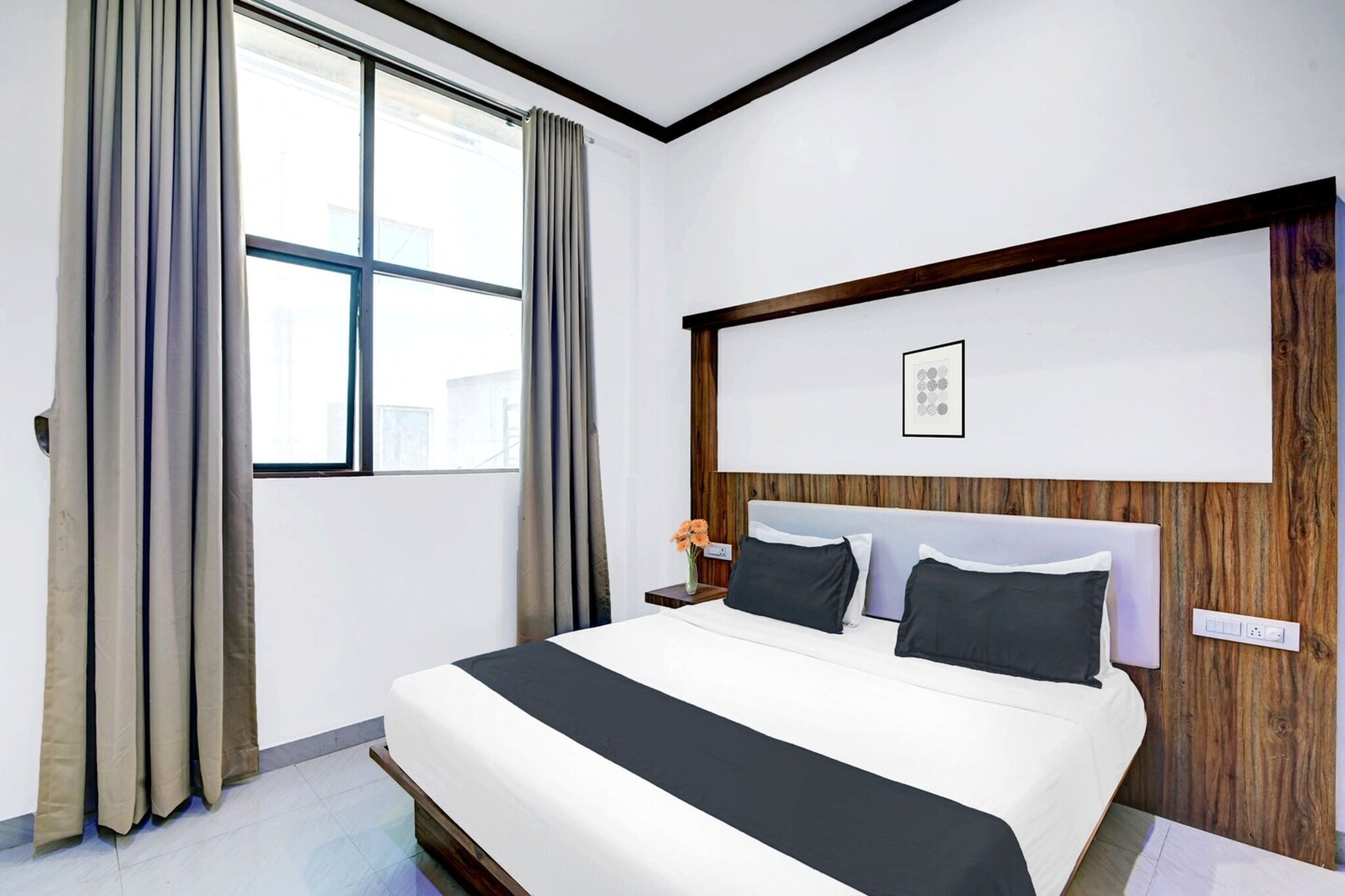 Super Collection O Hassan Industrial Area formerly Sagayi Resort is located in Hassan. With free WiFi, this 4-star hotel offers room service and a 24-hour front desk. The hotel features family rooms.
All units at the hotel are equipped with a seating area, a flat-screen TV with satellite channels and a private bathroom with free toiletries and a bath or shower. All rooms at Super Collection O Hassan Industrial Area formerly Sagayi Resort include air conditioning and a desk.
Mysore Airport is 119 km away.
Unmarried couples are warmly welcome at this property.
Guests with local ID proof are warmly welcome.
Early Check-In Policy: A full day’s room rate will be charged for check-ins before 6:00 AM. Complimentary early check-in is available between 6:00 AM and 10:00 AM, subject to room availability.
Check-in is only available to guests aged 18 and above. Please provide a government-issued ID to confirm your age.