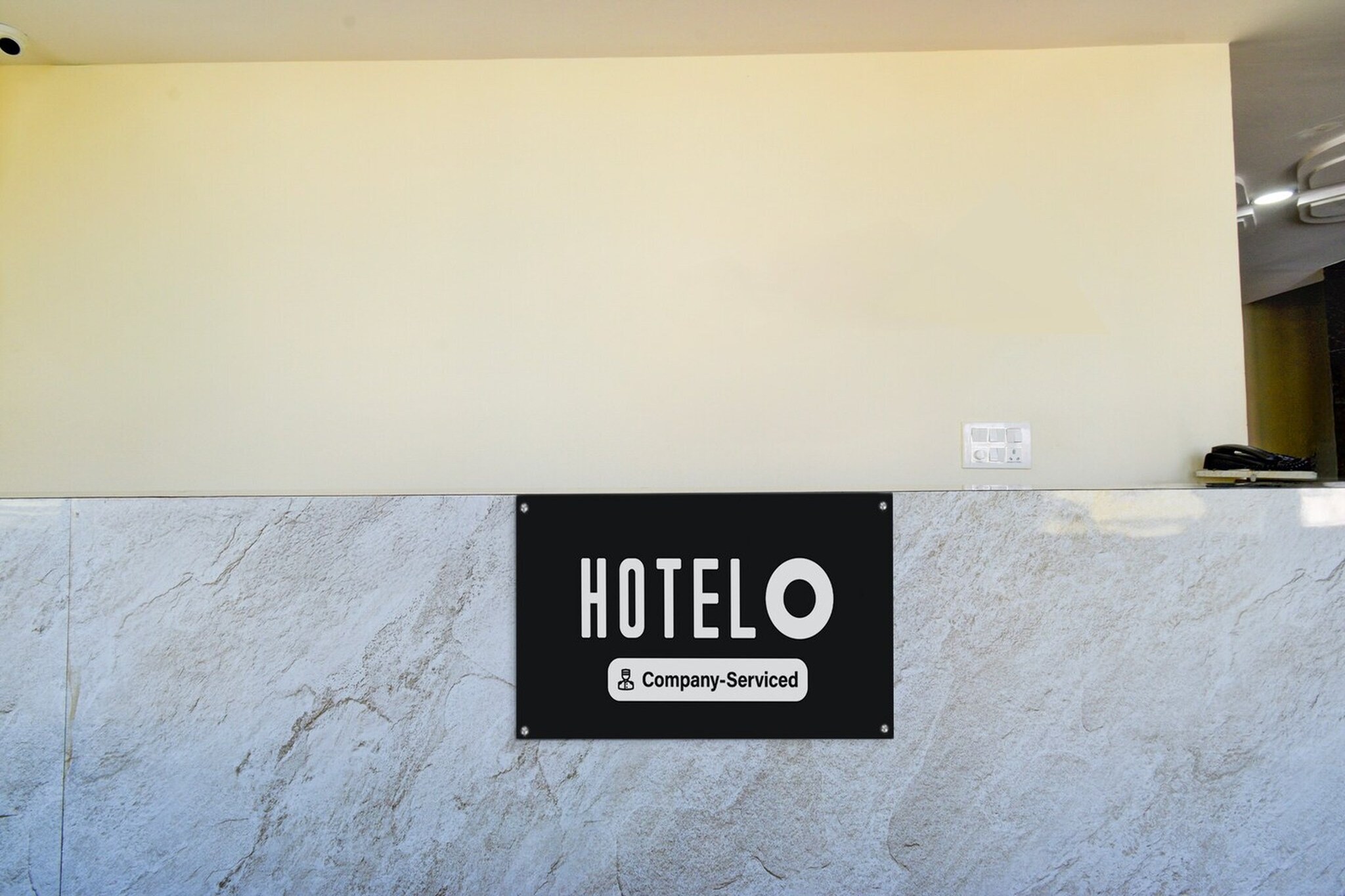 Ground floor: (bedroom(double bed, TV, seating area, electric kettle, air conditioning, Towels incl., Laundry Package incl., telephone), bathroom(bathtub or shower, shower, washbasin, toilet, shampoo, body soap, hot water), parking, lift)