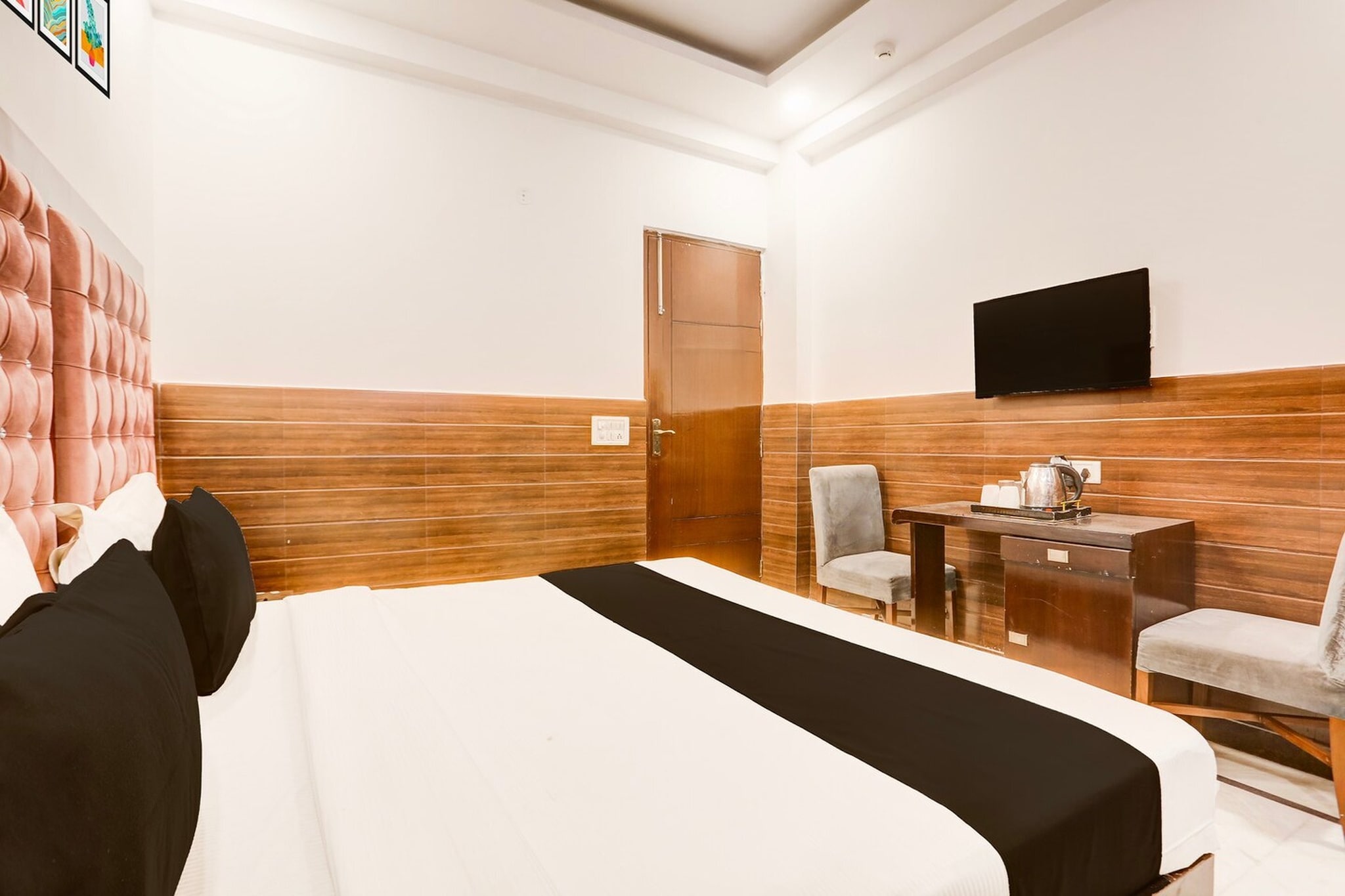 Comfortable Accommodations: Collection O Mahipalpur near Airport Formerly Jindal Palace in Delhi offers family rooms with air-conditioning, private bathrooms, work desks, and free WiFi. Each room includes a TV, wardrobe, and tiled floors.
Dining and Amenities: Guests can enjoy a restaurant and free on-site parking. Additional facilities include a lounge, lift, 24-hour front desk, shared kitchen, housekeeping, laundry, room service, and luggage storage.
Prime Location: Located 1000 metres from Delhi International Airport, the hotel is near attractions such as Qutub Minar (9 km), MG Road (12 km), and India Gate (17 km).
Unmarried couples are warmly welcome at this property.
Guests with local ID proof are warmly welcome.
Apologies, but we are currently unable to host foreign nationals at this property.
Smoking not Allowed.
Alcohol prohibited on the premises.
Early Check-In Policy: A full day’s room rate will be charged for check-ins before 6:00 AM. Complimentary early check-in is available between 6:00 AM and 10:00 AM, subject to room availability.
Check-in is only available to guests aged 18 and above. Please provide a government-issued ID to confirm your age.